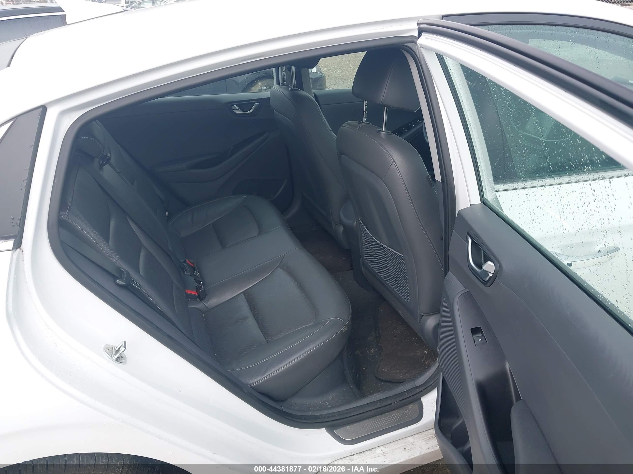 HYUNDAI IONIQ image 8