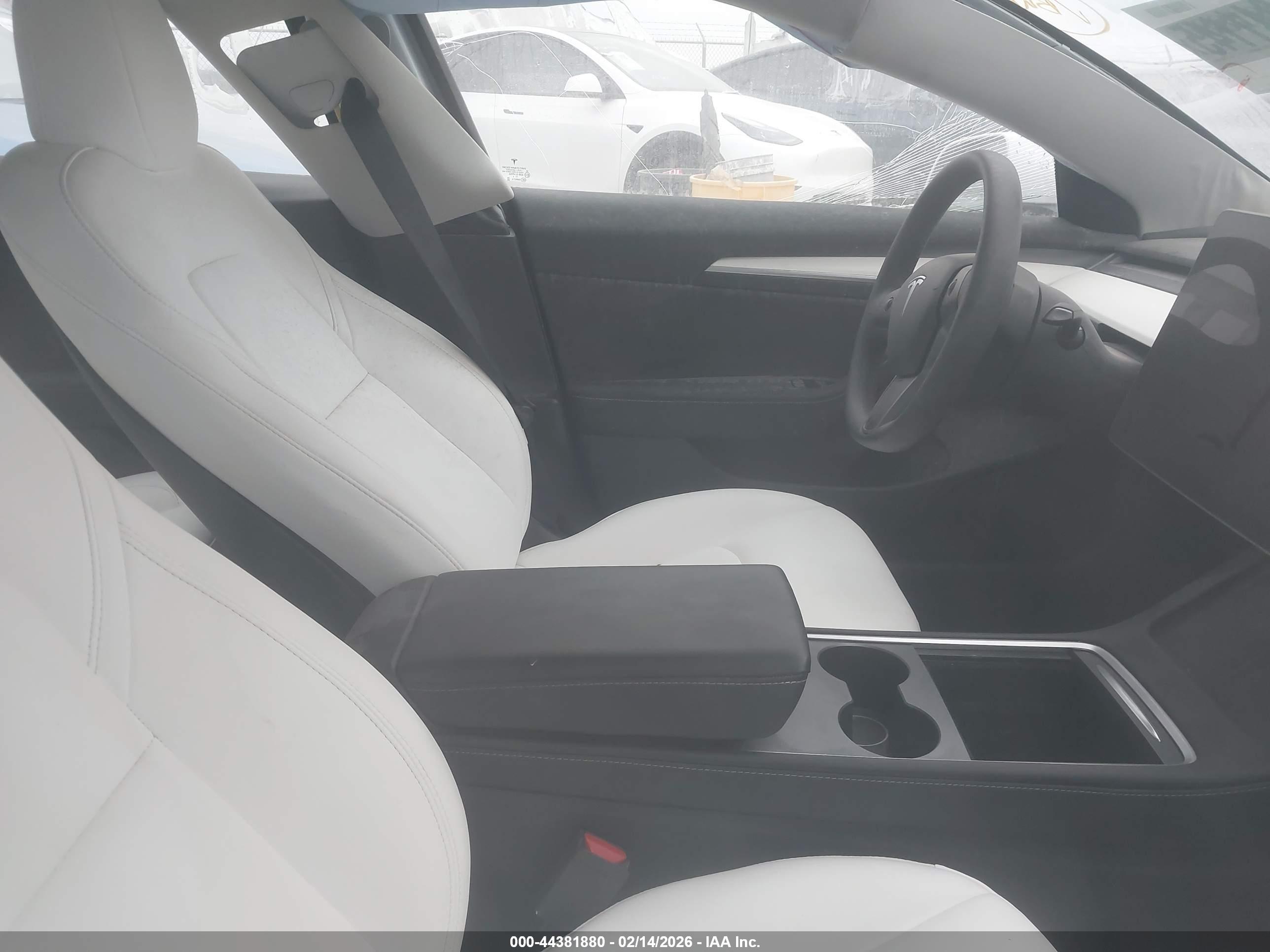 TESLA MODEL image 5