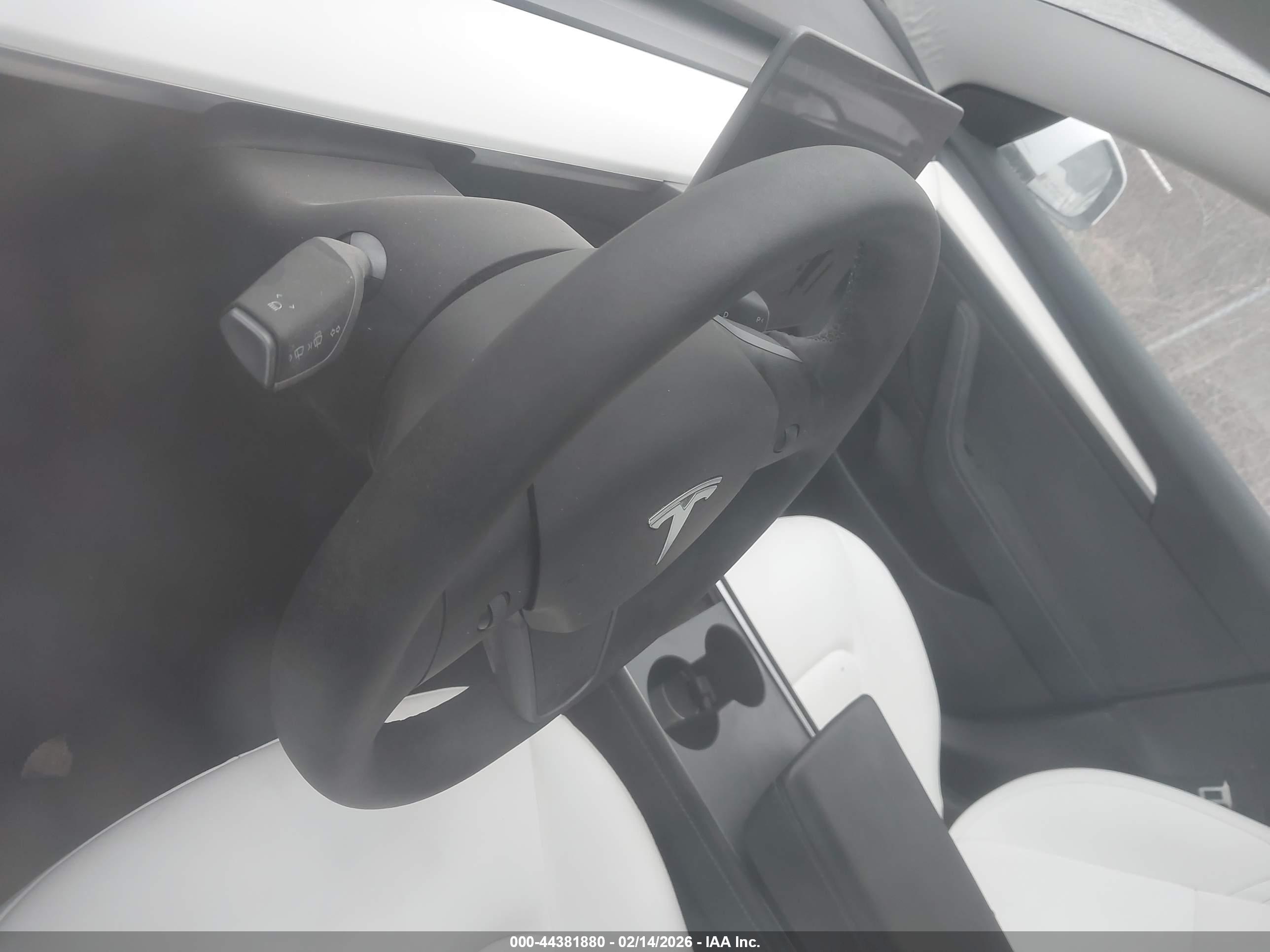 TESLA MODEL image 7