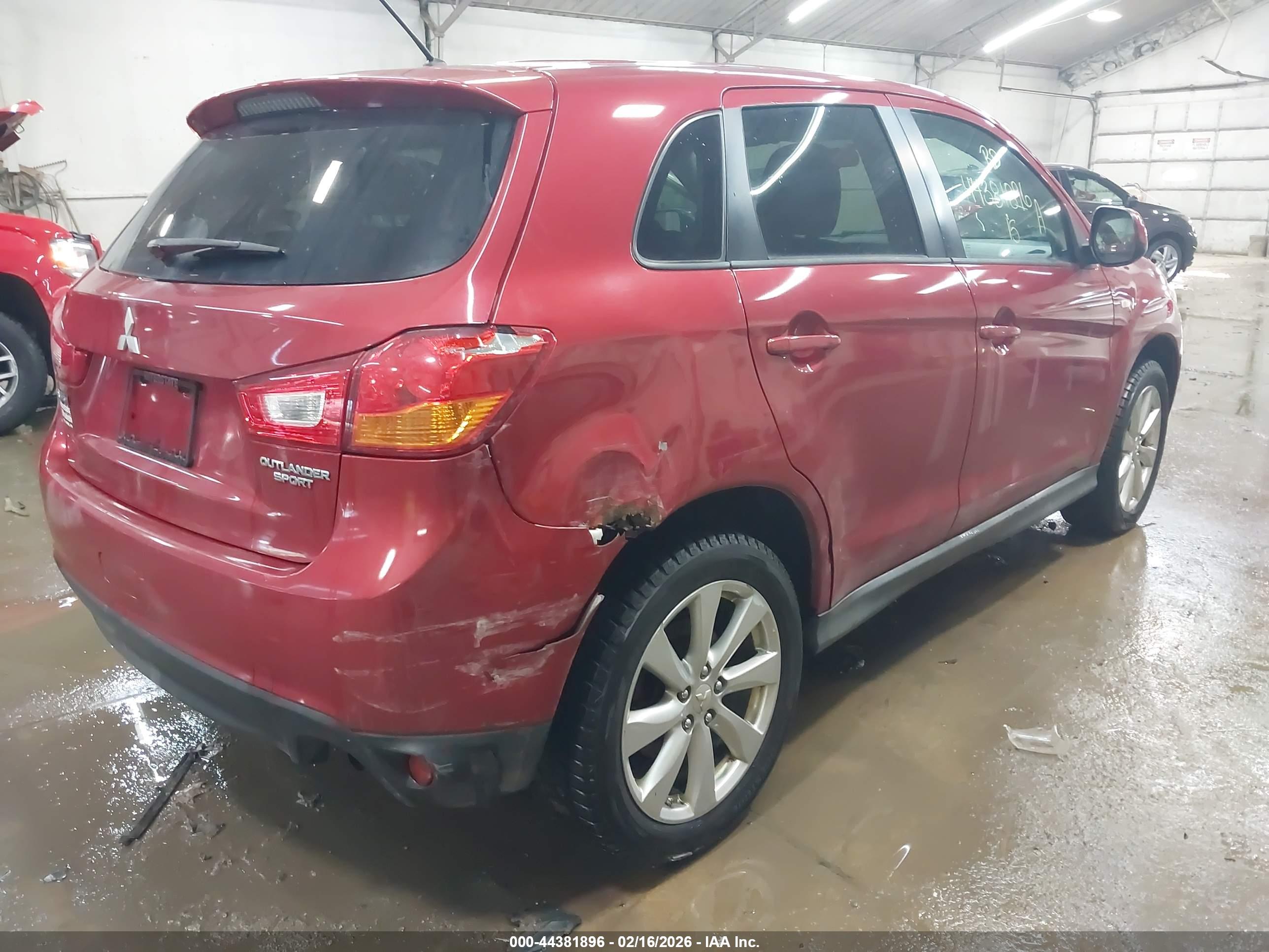 MITSUBISHI OUTLANDER image 4
