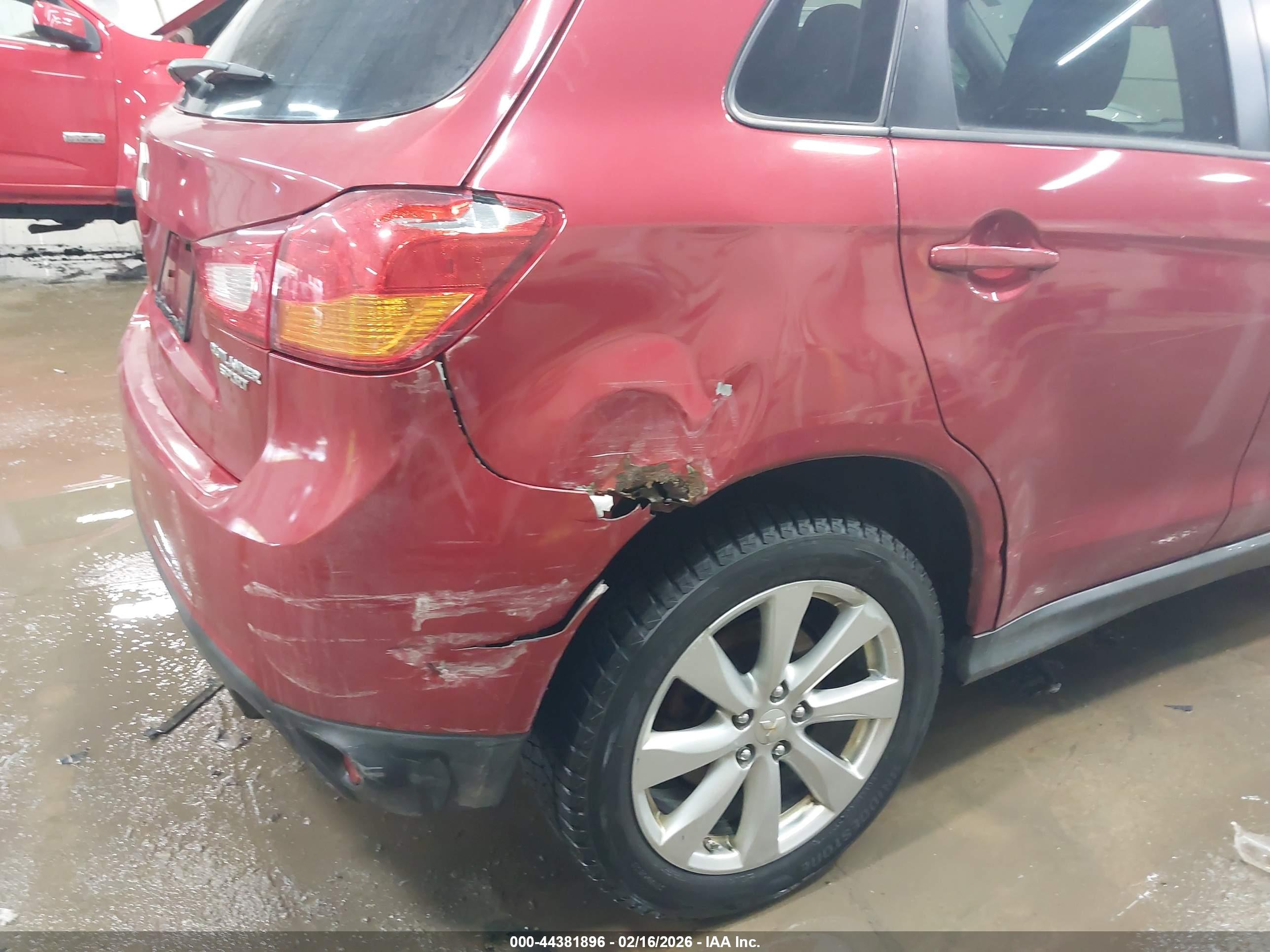 MITSUBISHI OUTLANDER image 6