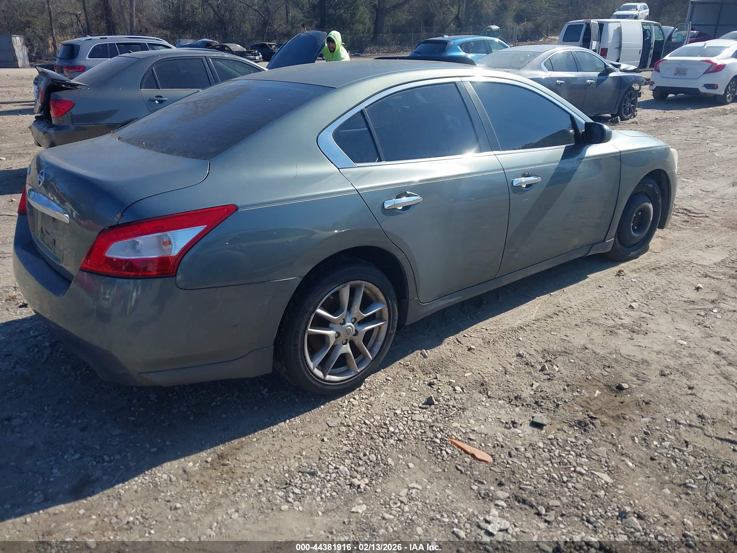 NISSAN MAXIMA image 4