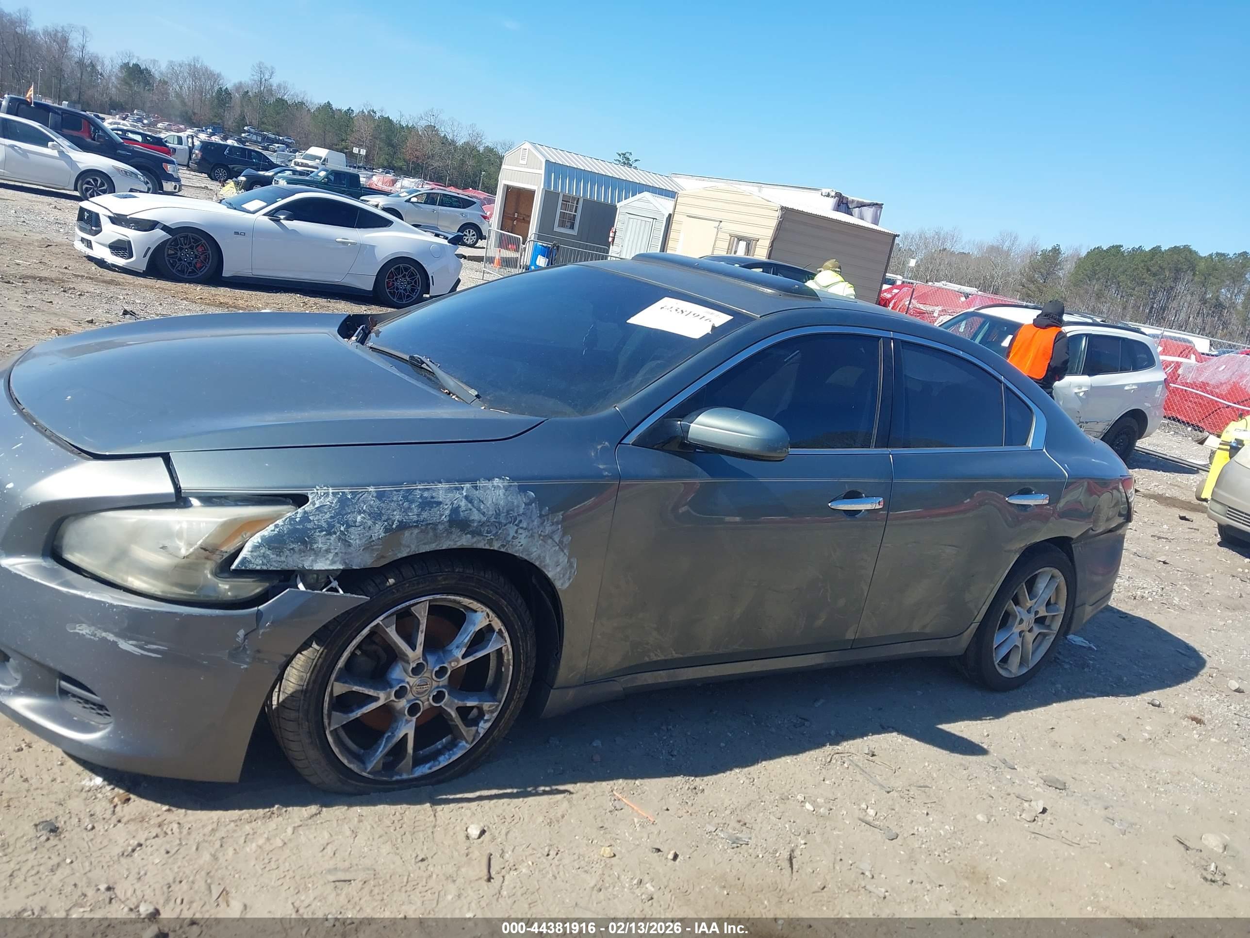 NISSAN MAXIMA image 6