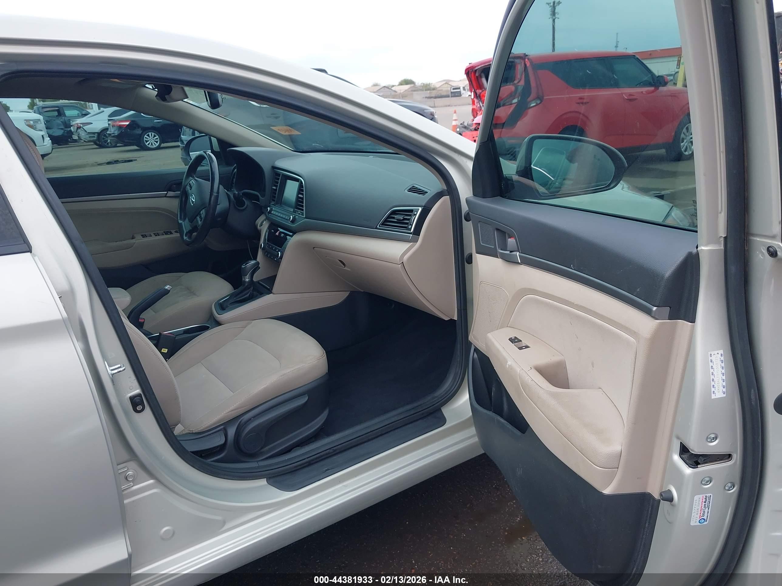HYUNDAI ELANTRA image 5