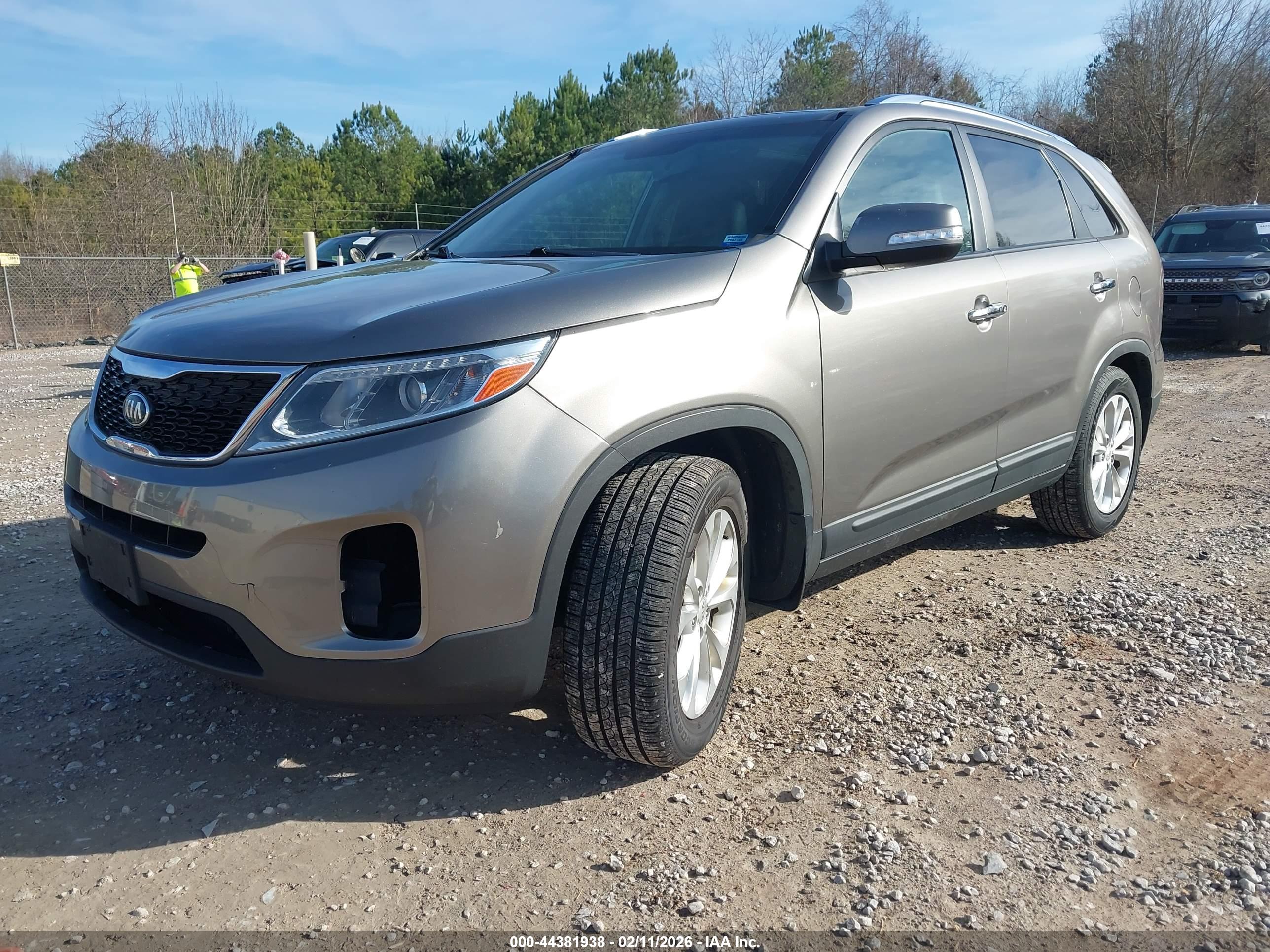 KIA SORENTO image 2