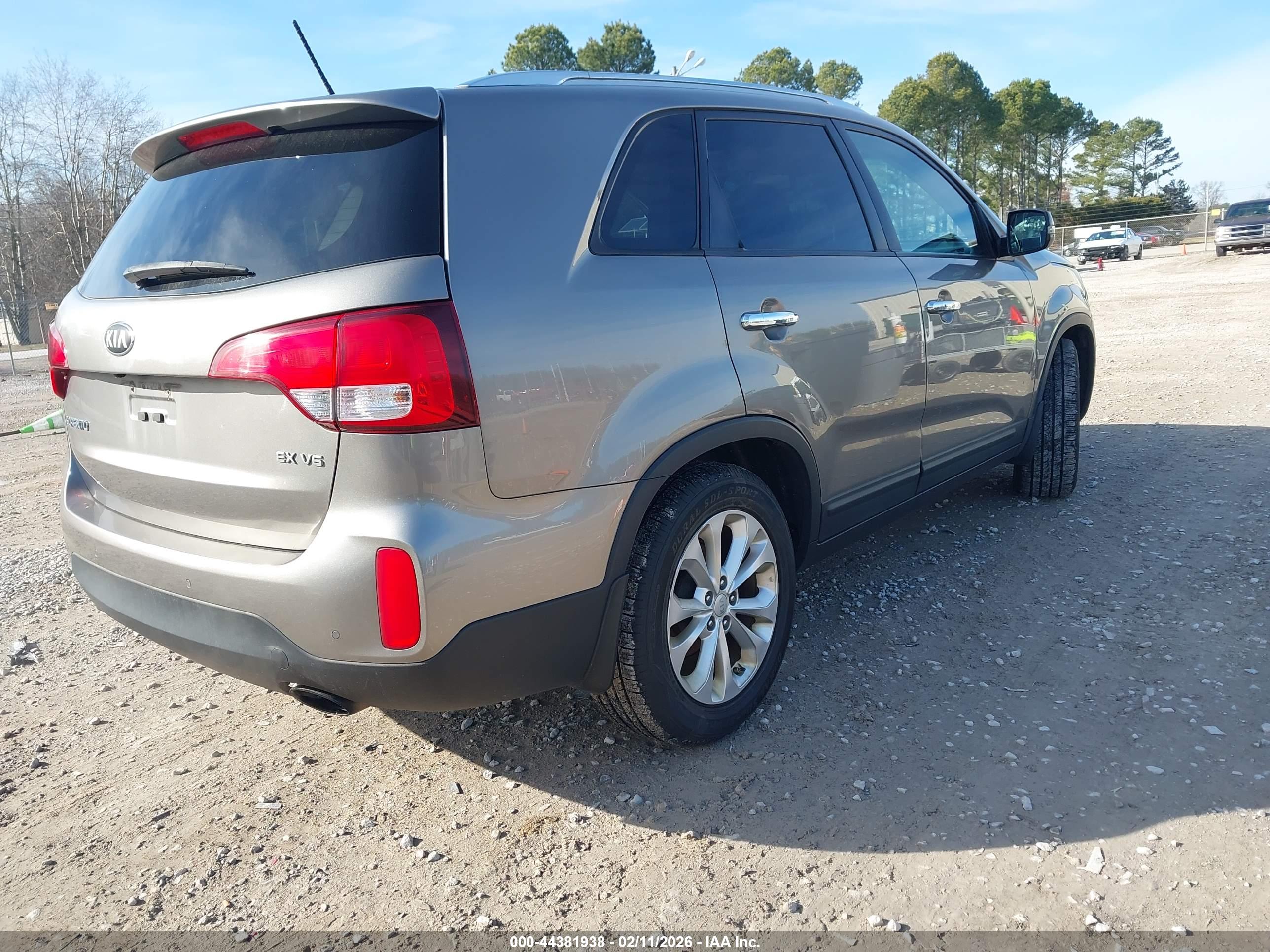 KIA SORENTO image 4