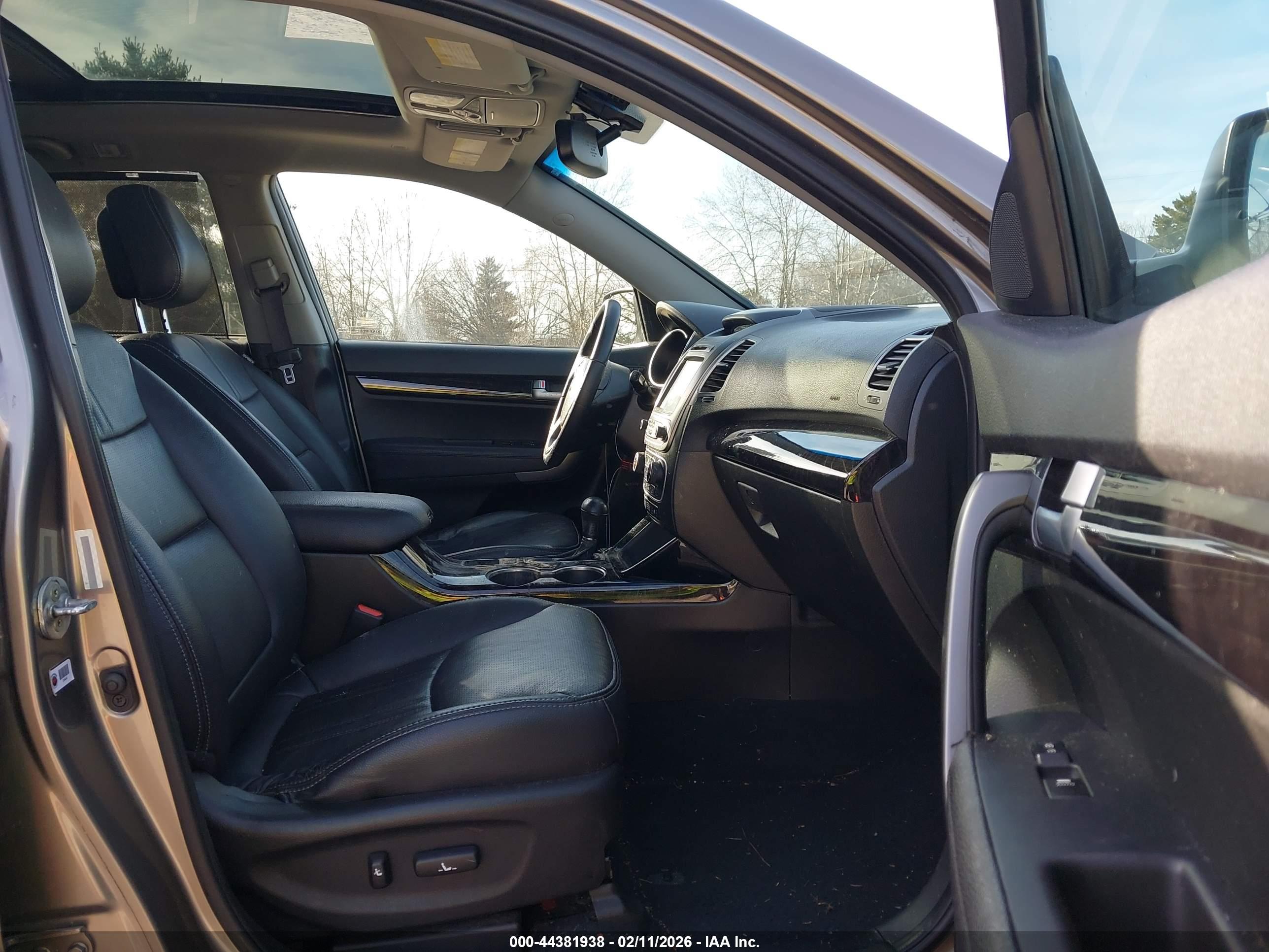 KIA SORENTO image 5