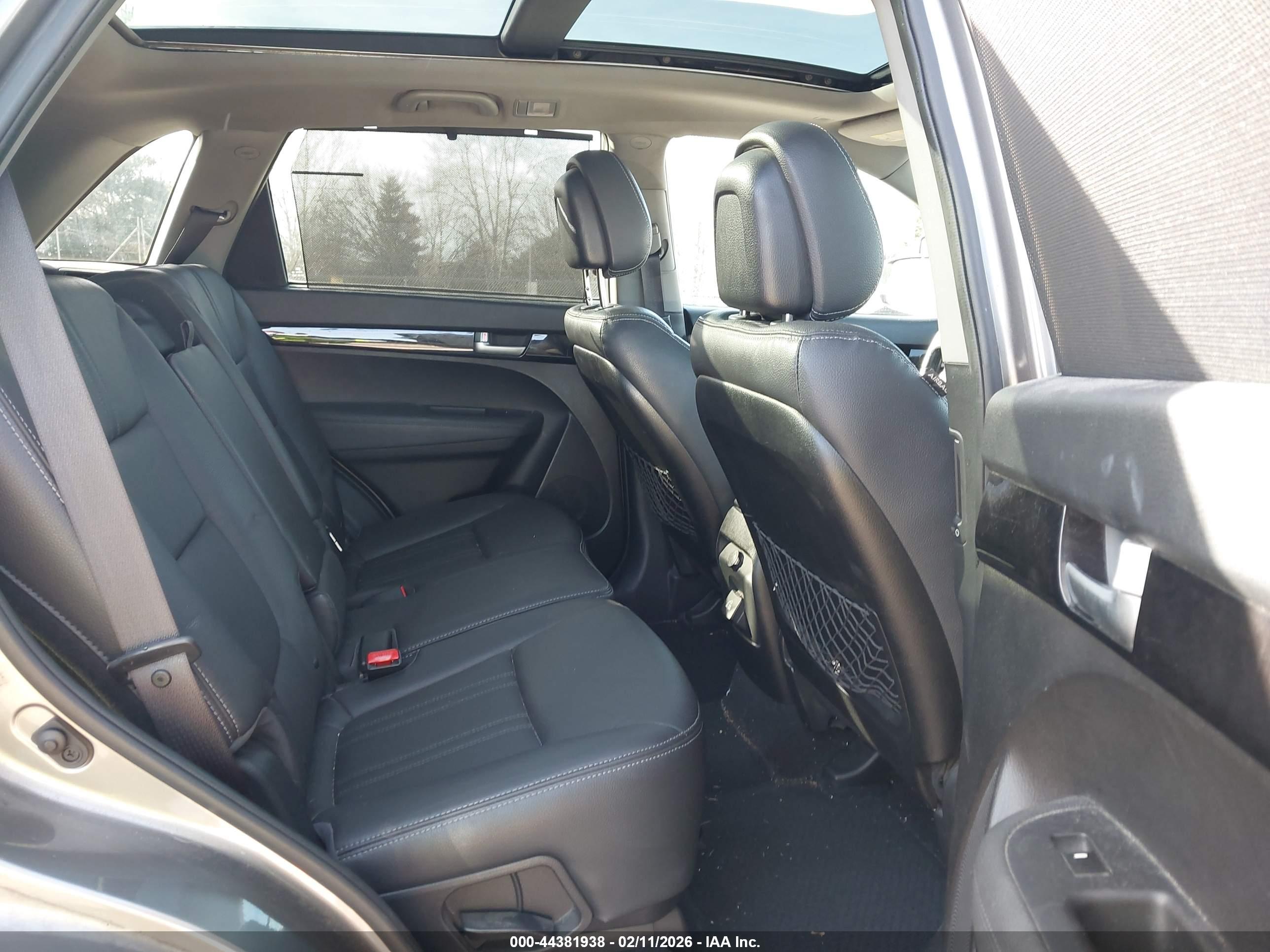 KIA SORENTO image 8