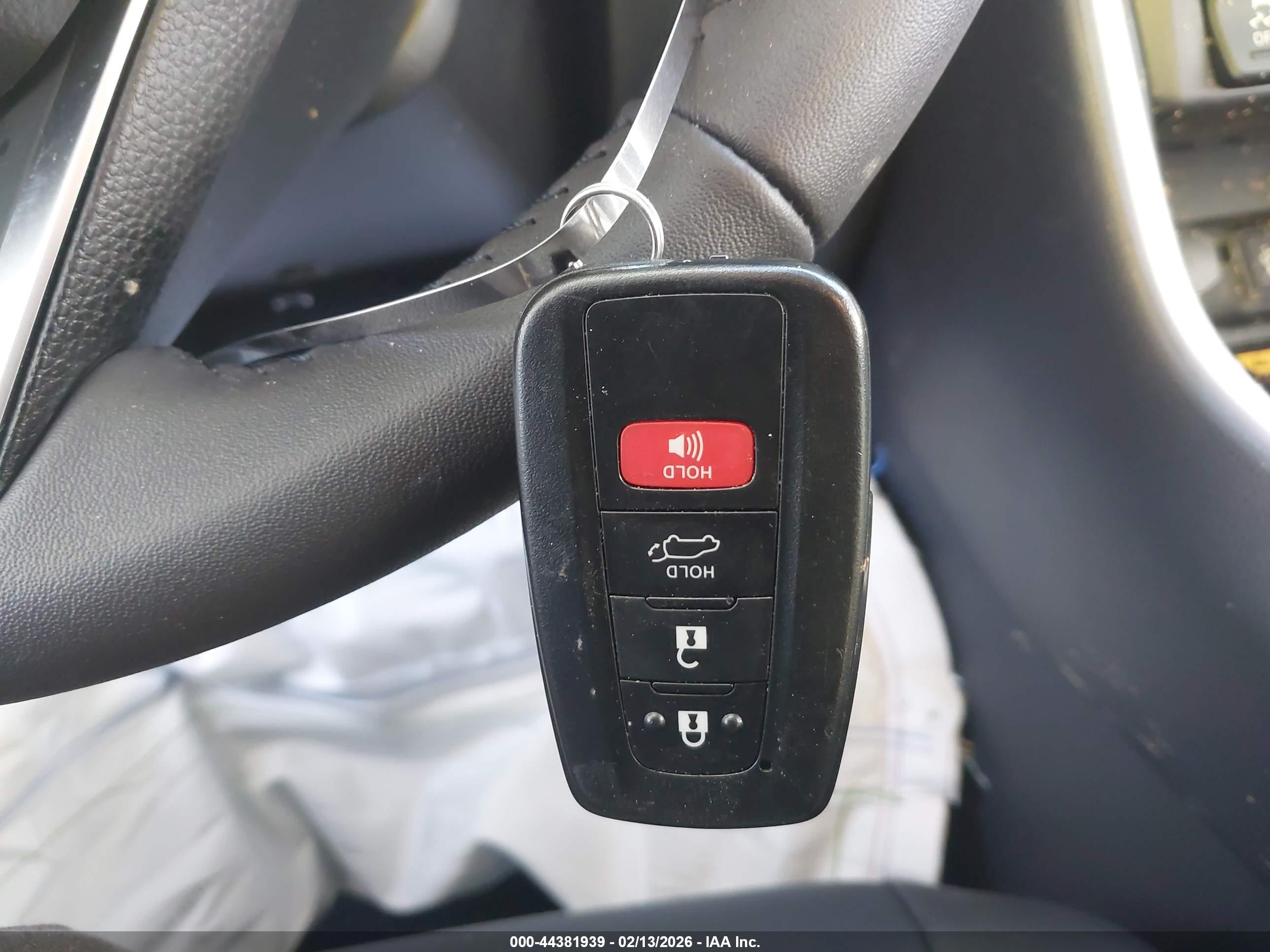 TOYOTA RAV4 image 11