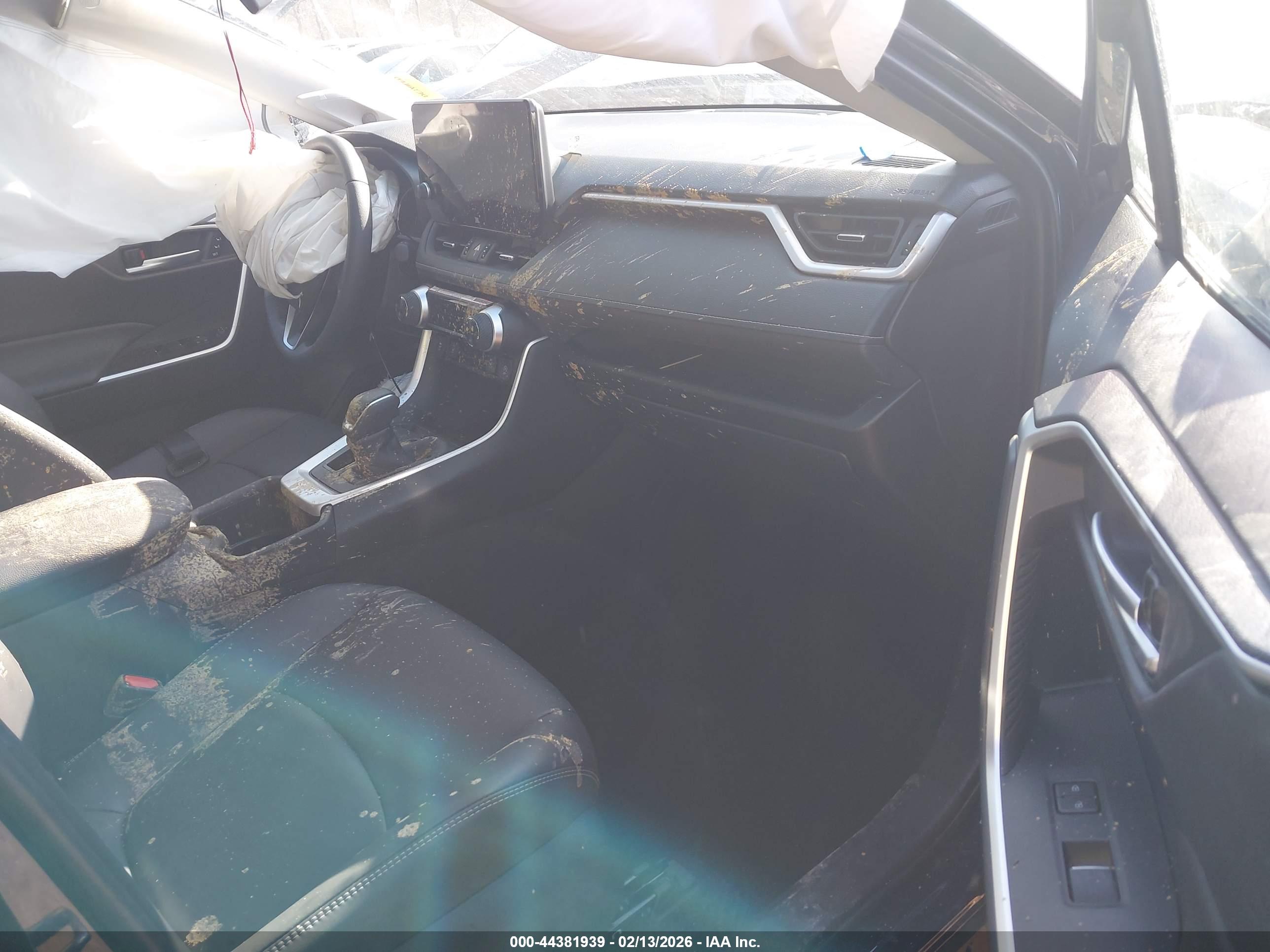 TOYOTA RAV4 image 5