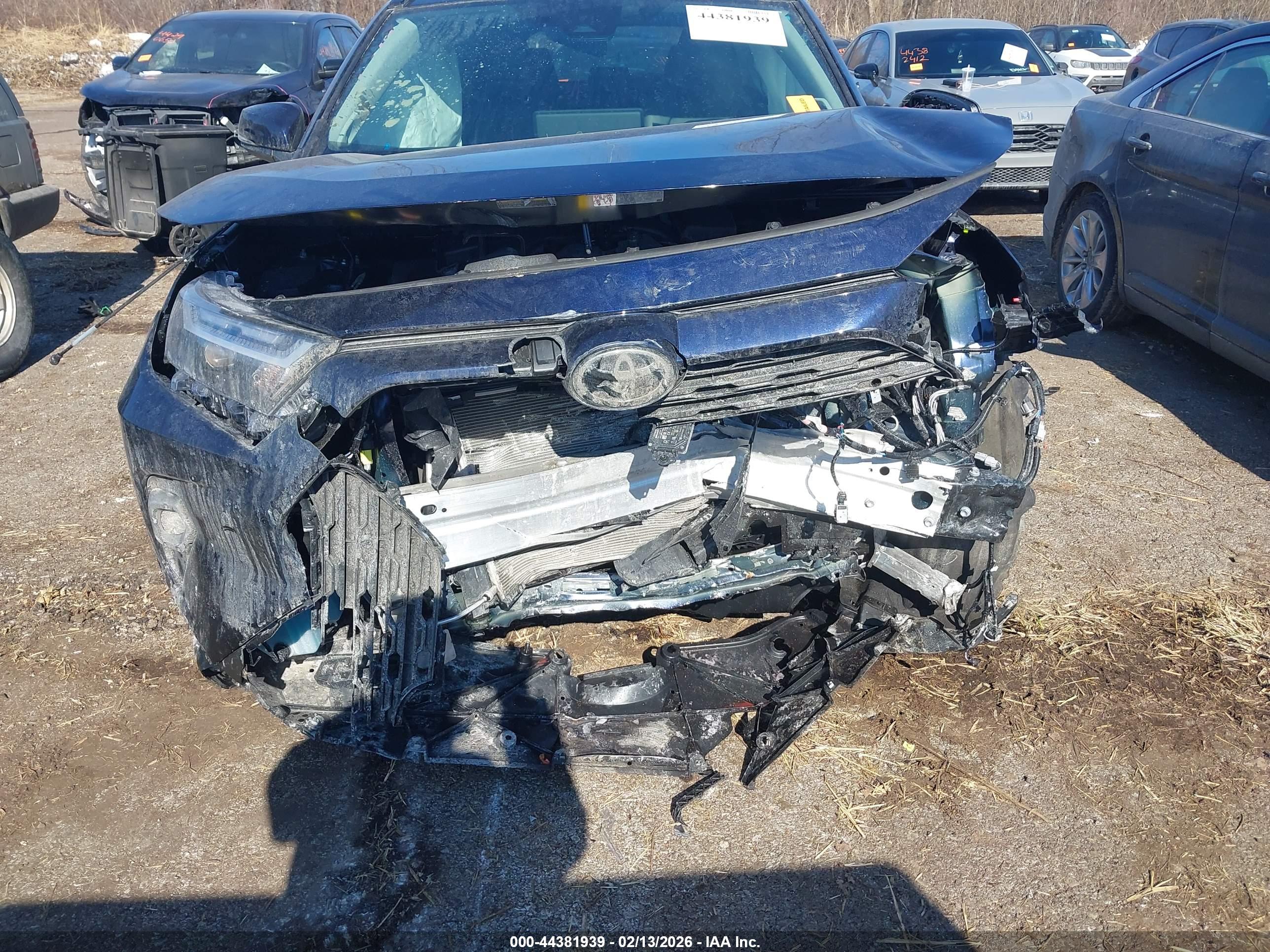 TOYOTA RAV4 image 6
