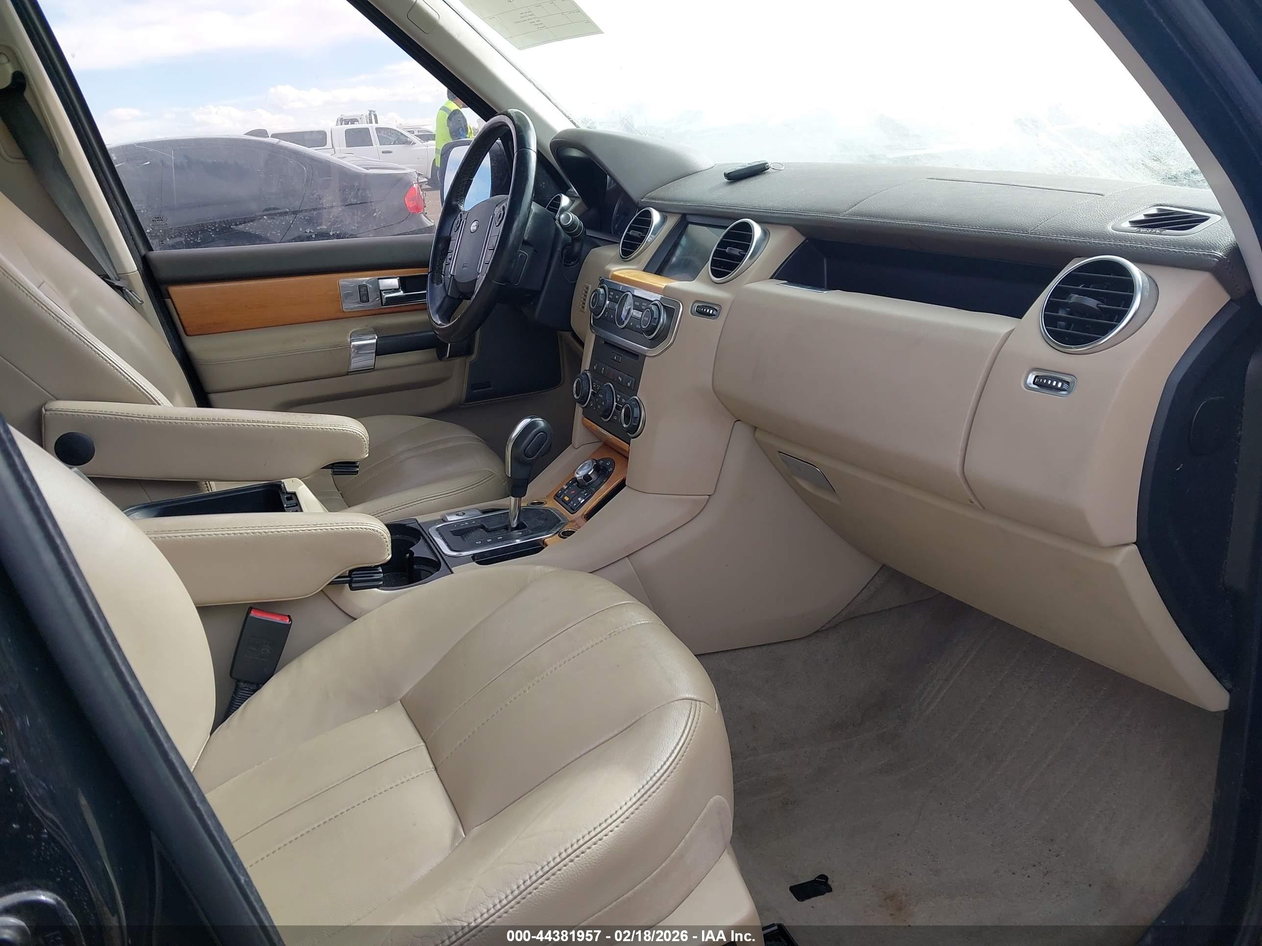 LAND ROVER image 5