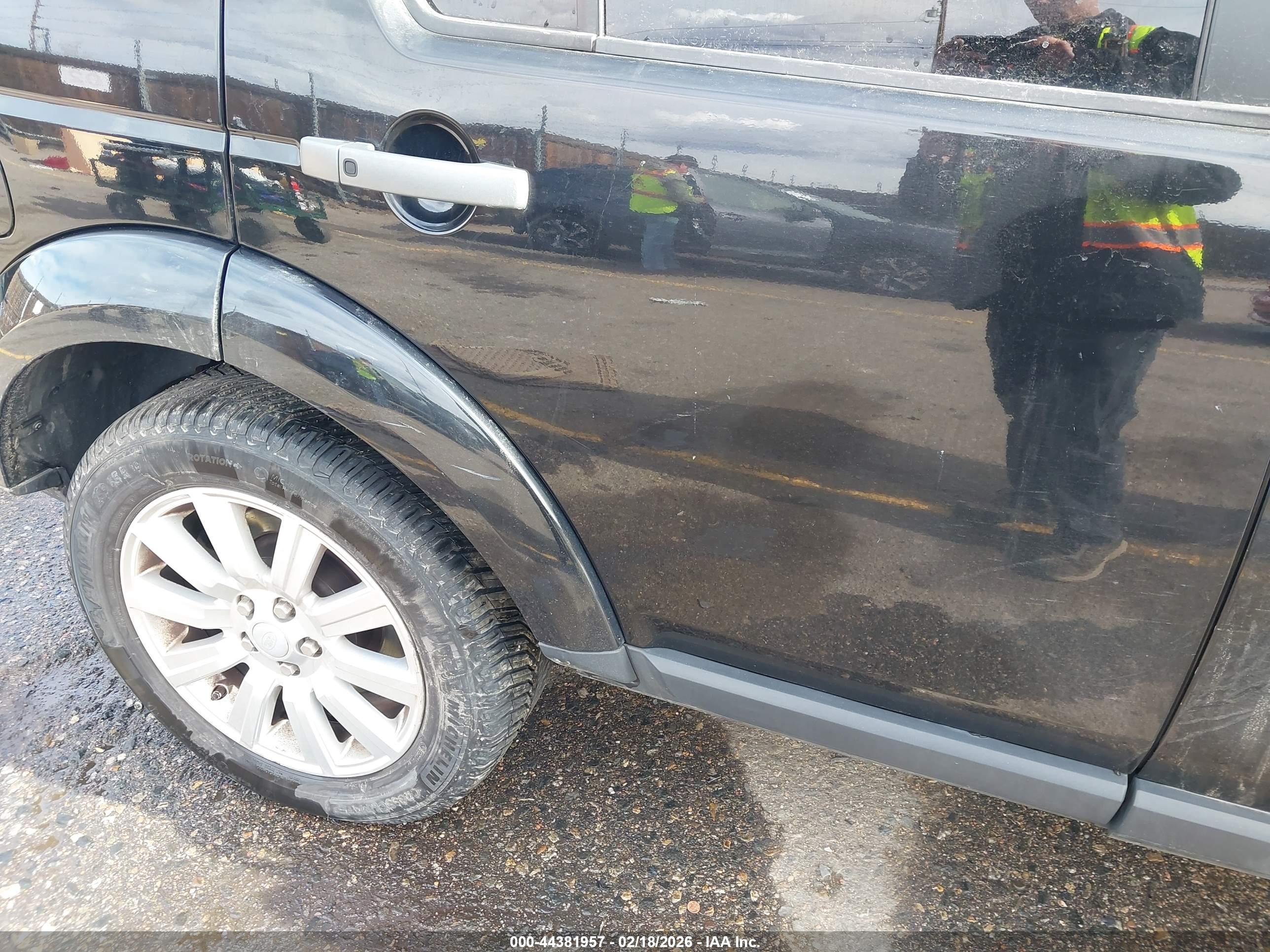LAND ROVER image 6