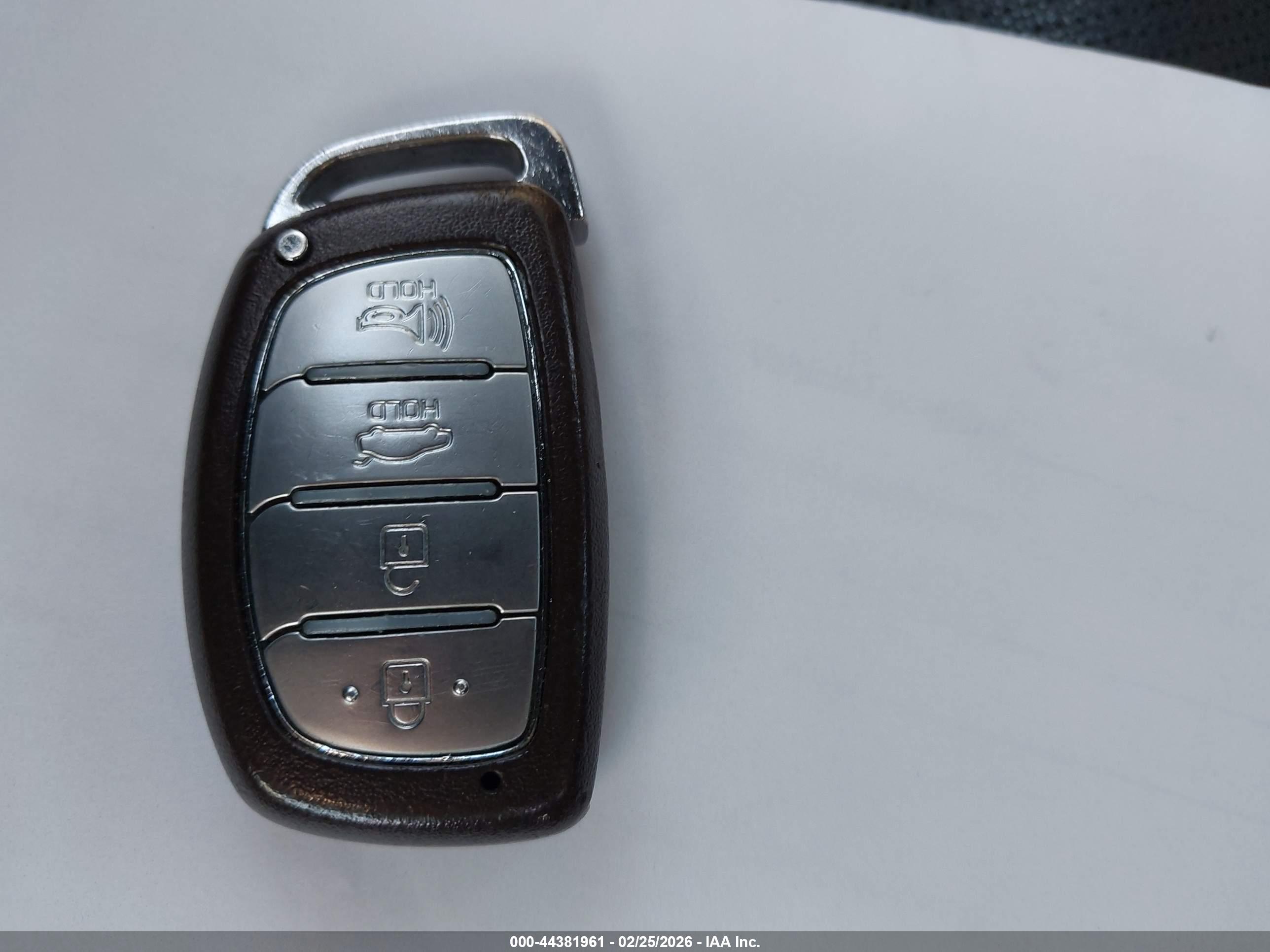 HYUNDAI ELANTRA image 11