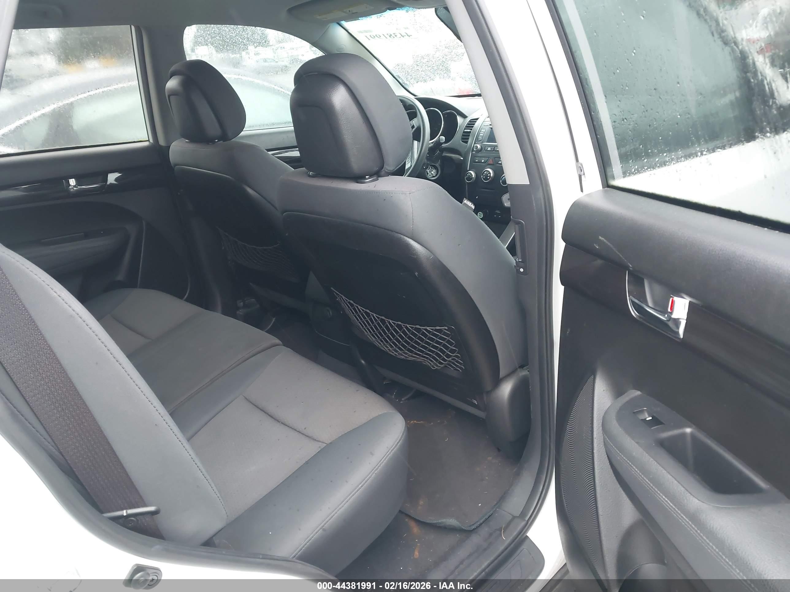 KIA SORENTO image 8