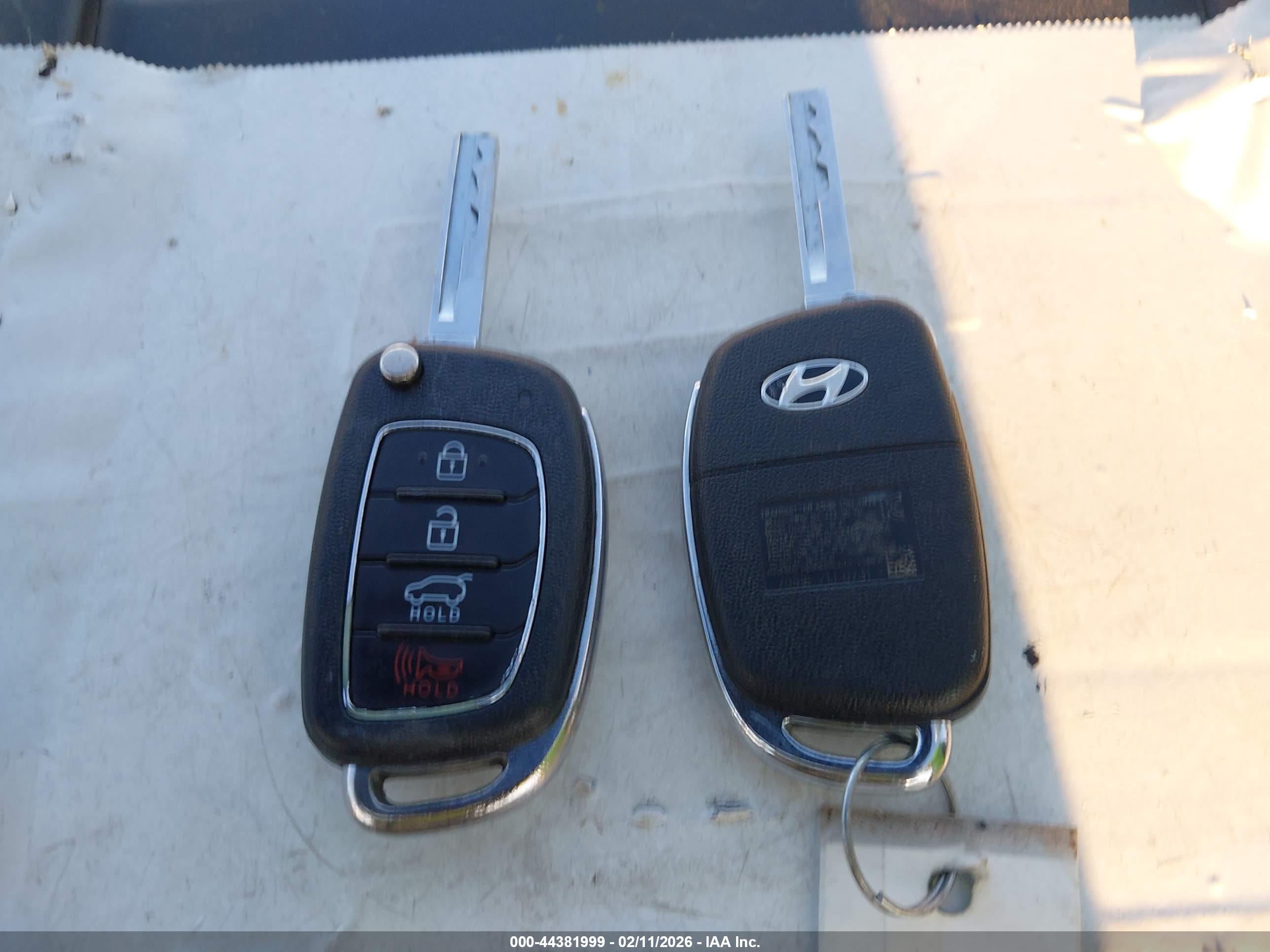 HYUNDAI SANTA image 11