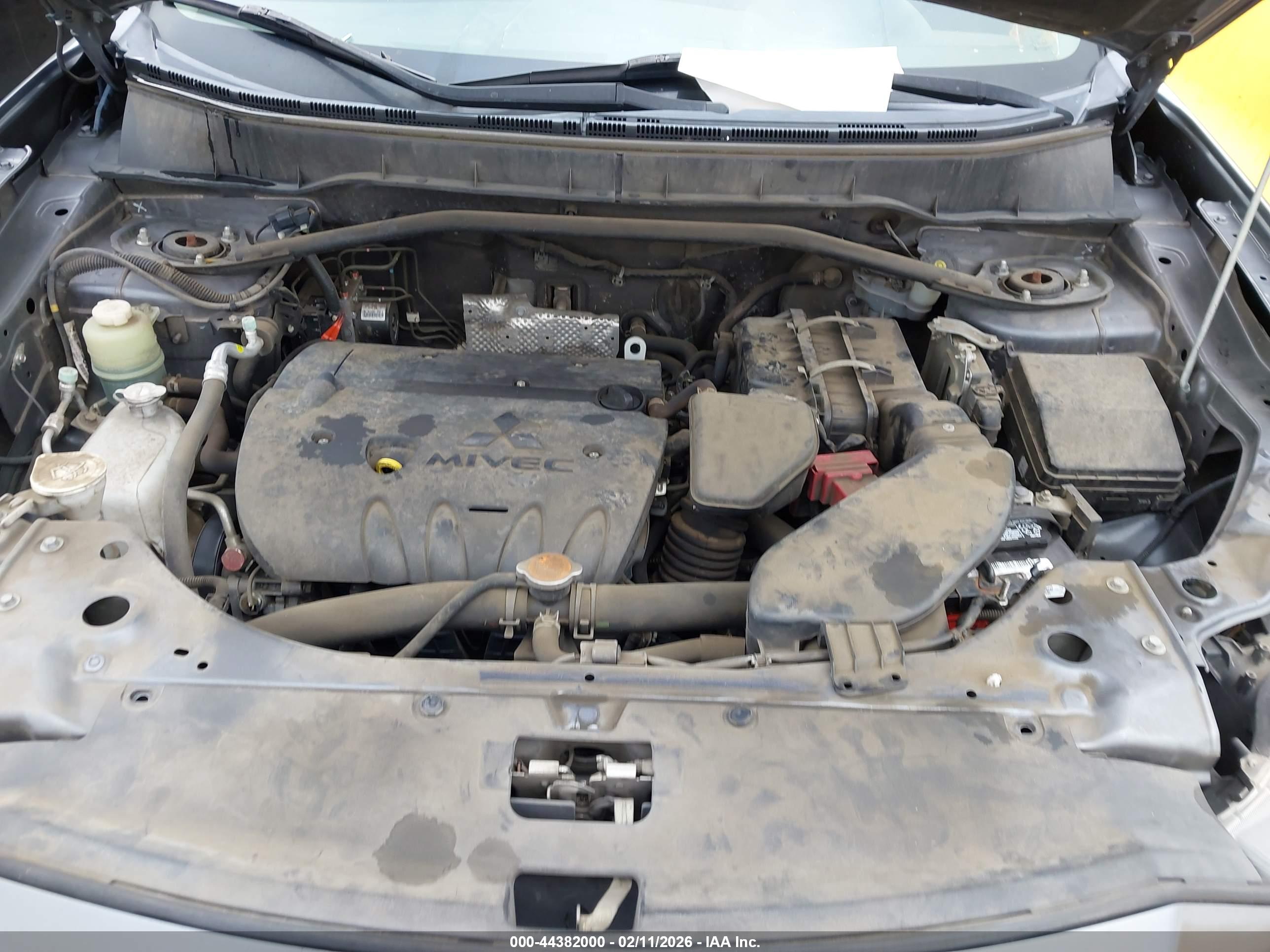 MITSUBISHI OUTLANDER image 10