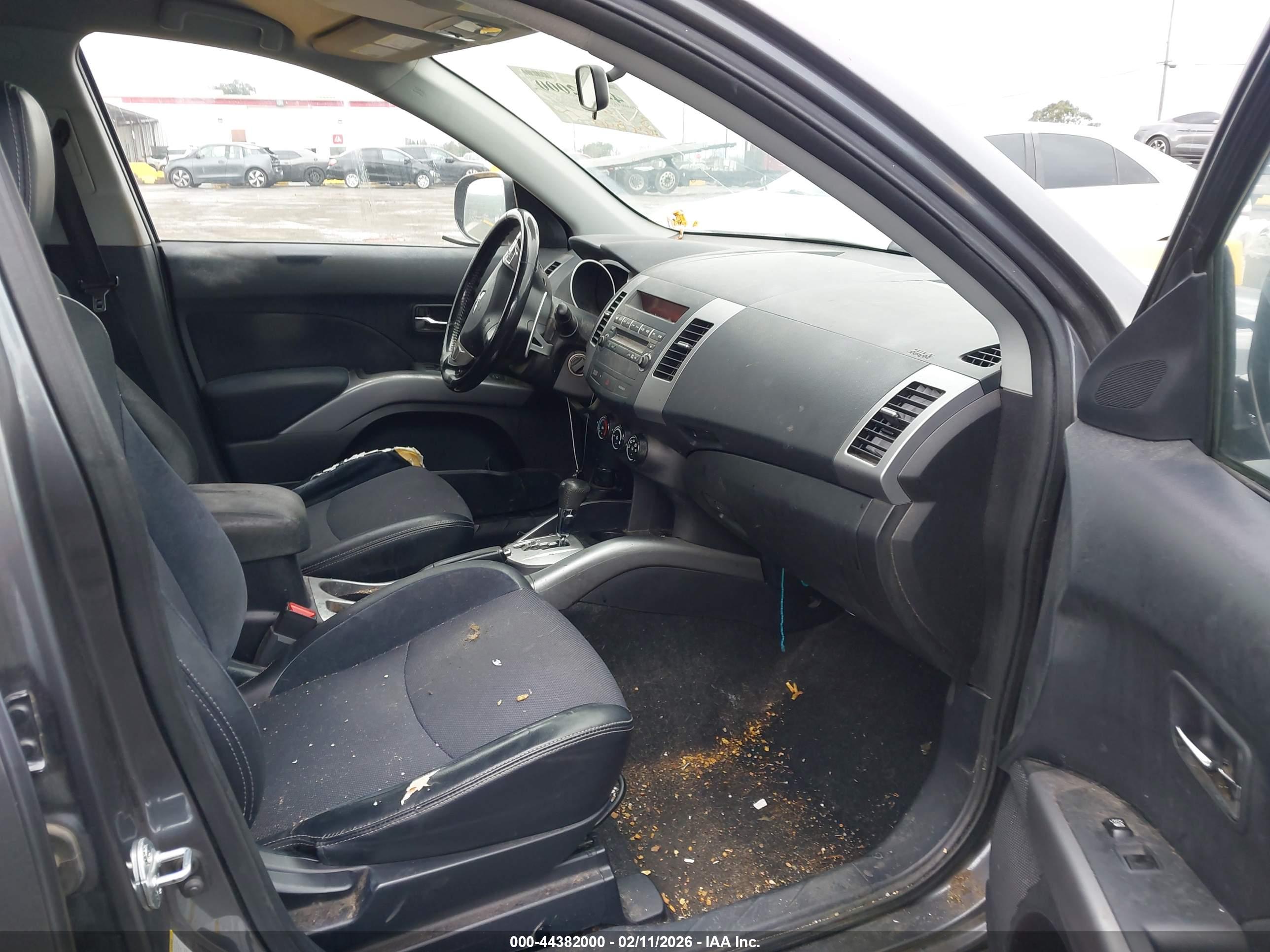 MITSUBISHI OUTLANDER image 5