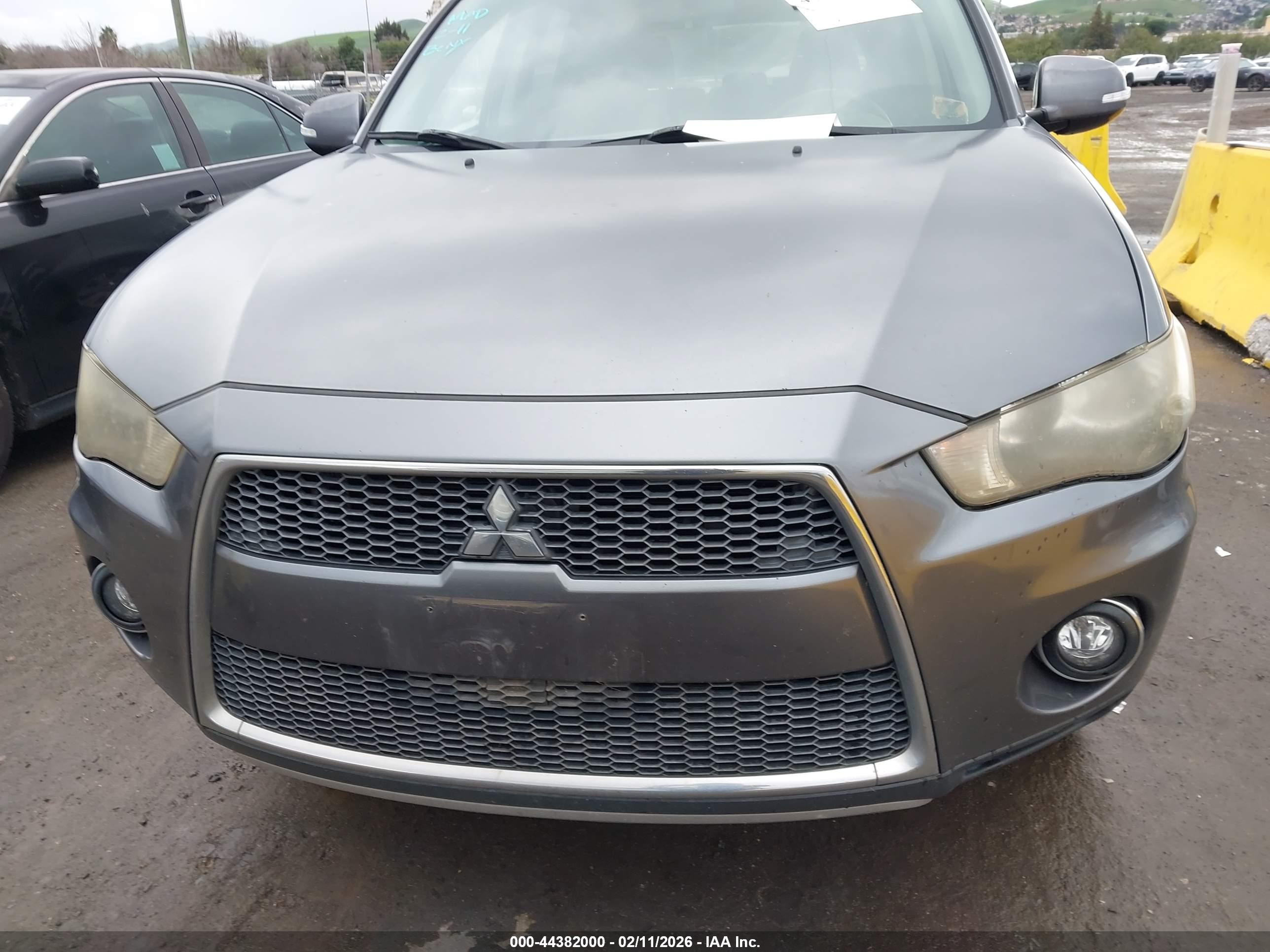MITSUBISHI OUTLANDER image 6