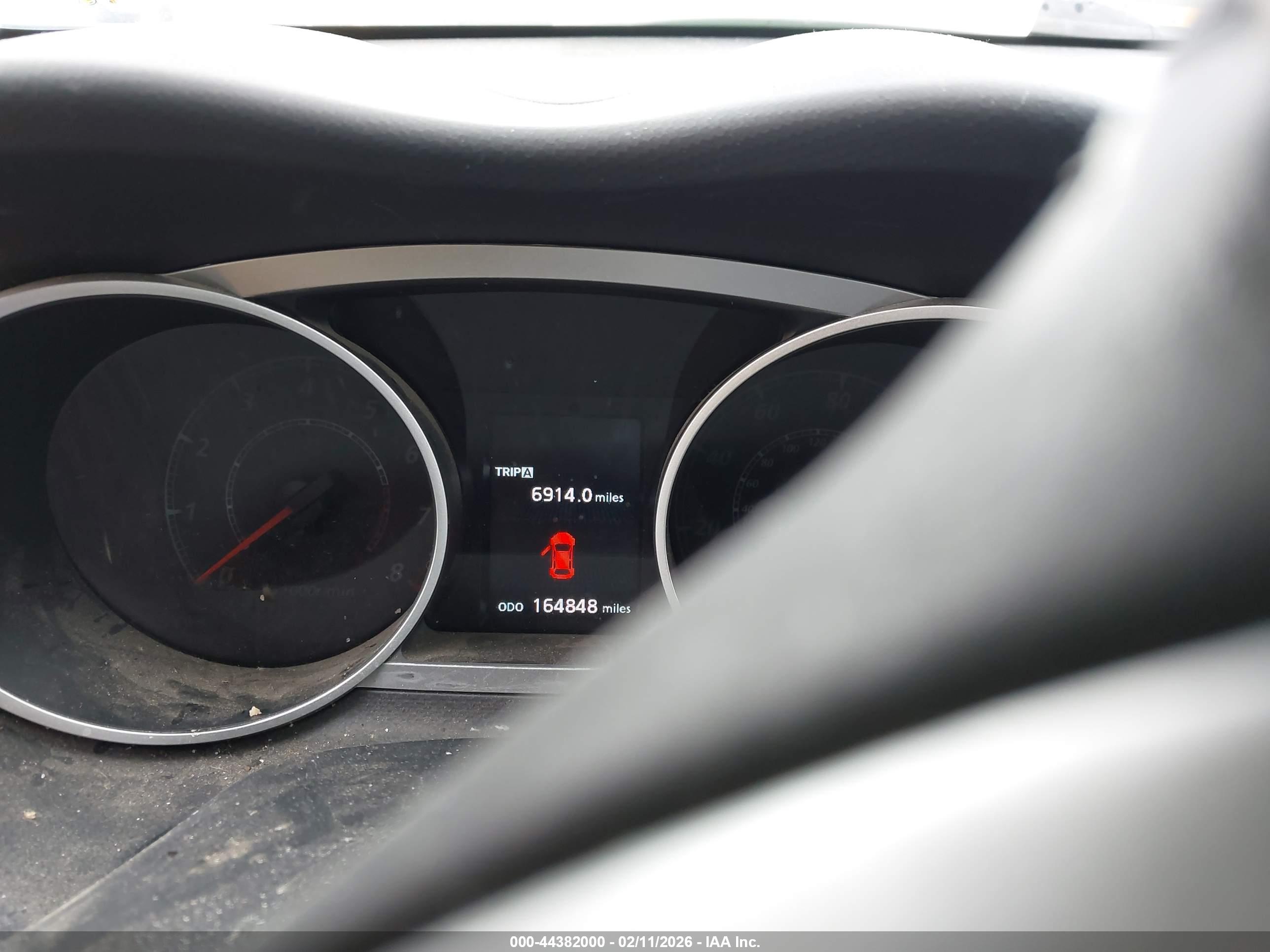 MITSUBISHI OUTLANDER image 7