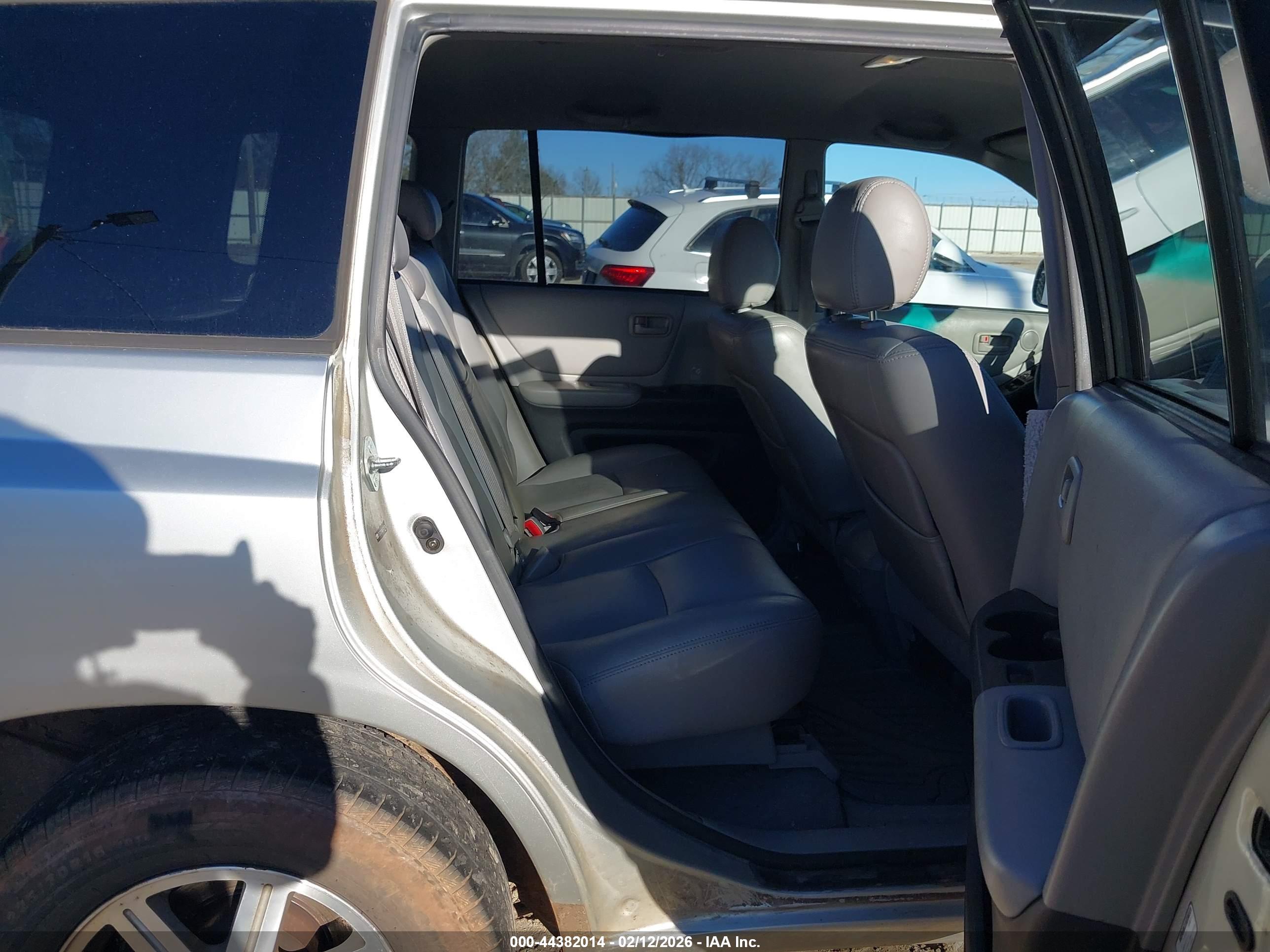 TOYOTA HIGHLANDER image 8