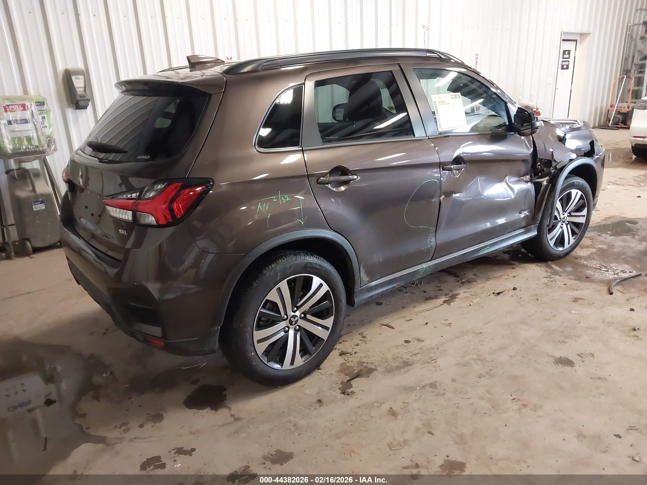 MITSUBISHI OUTLANDER image 4