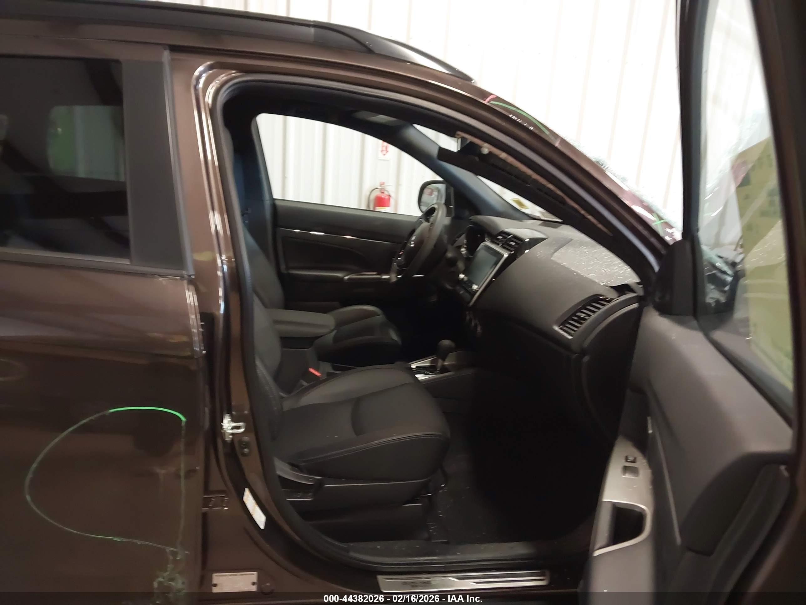 MITSUBISHI OUTLANDER image 5