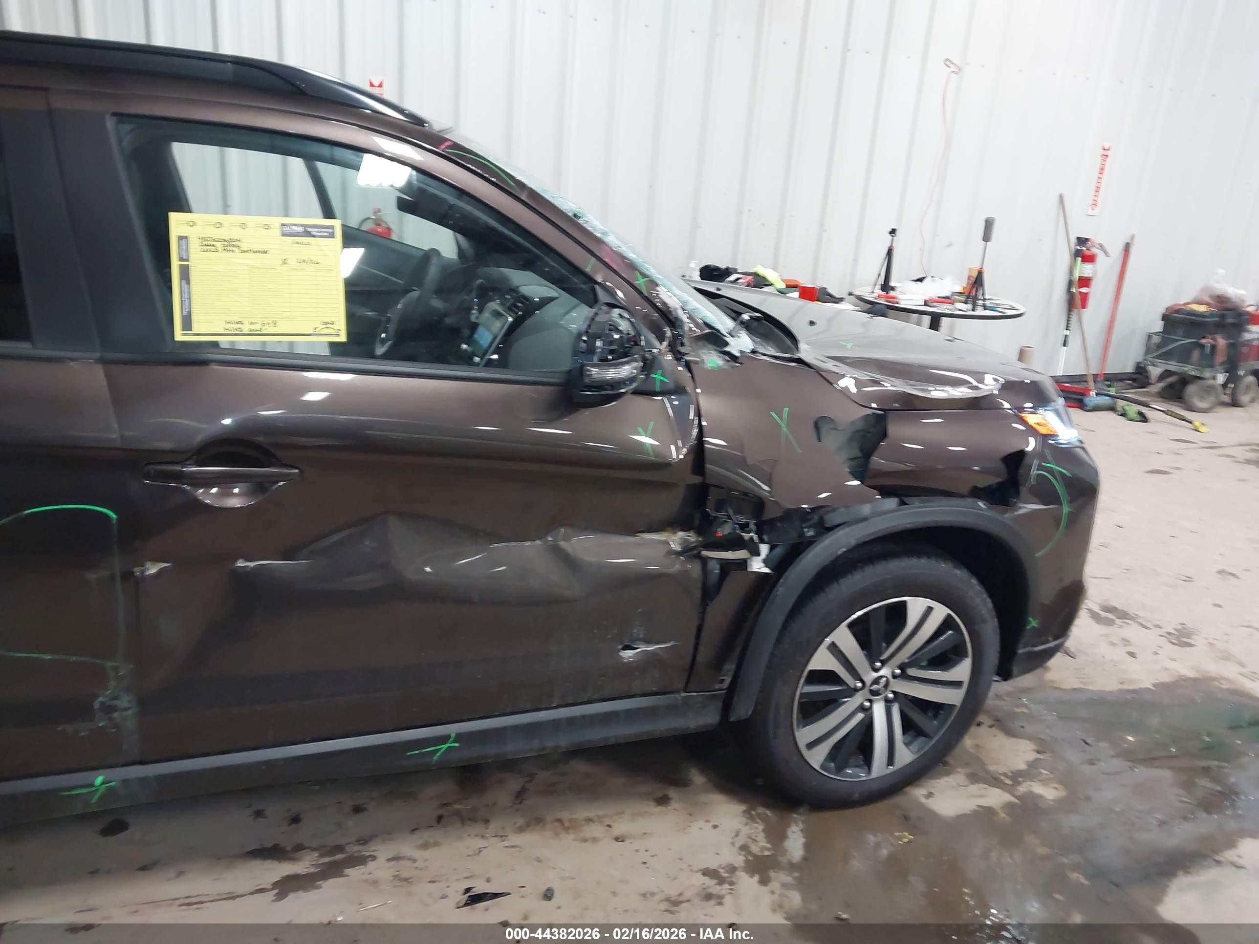 MITSUBISHI OUTLANDER image 6