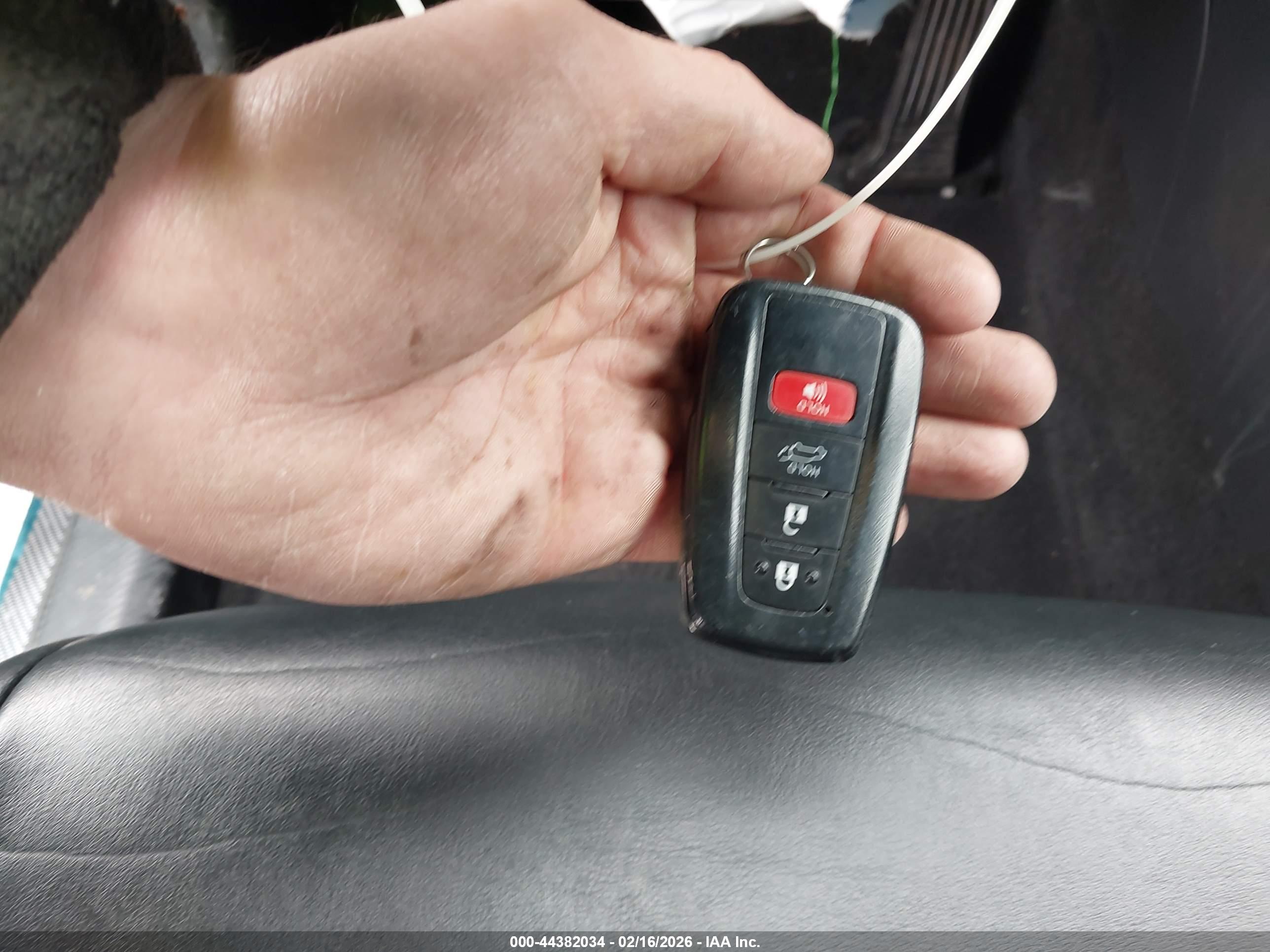 TOYOTA RAV4 image 11