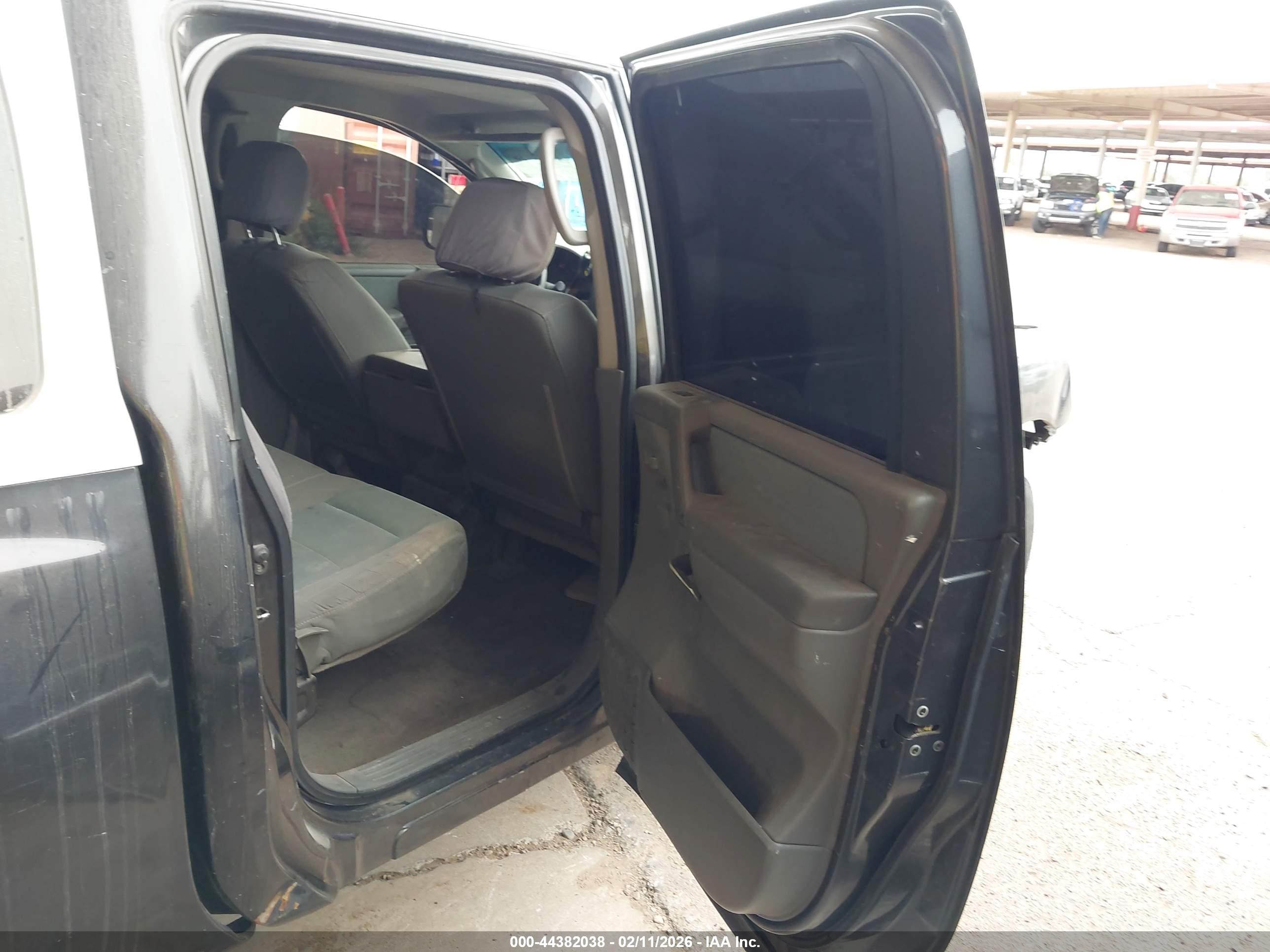 NISSAN TITAN image 8