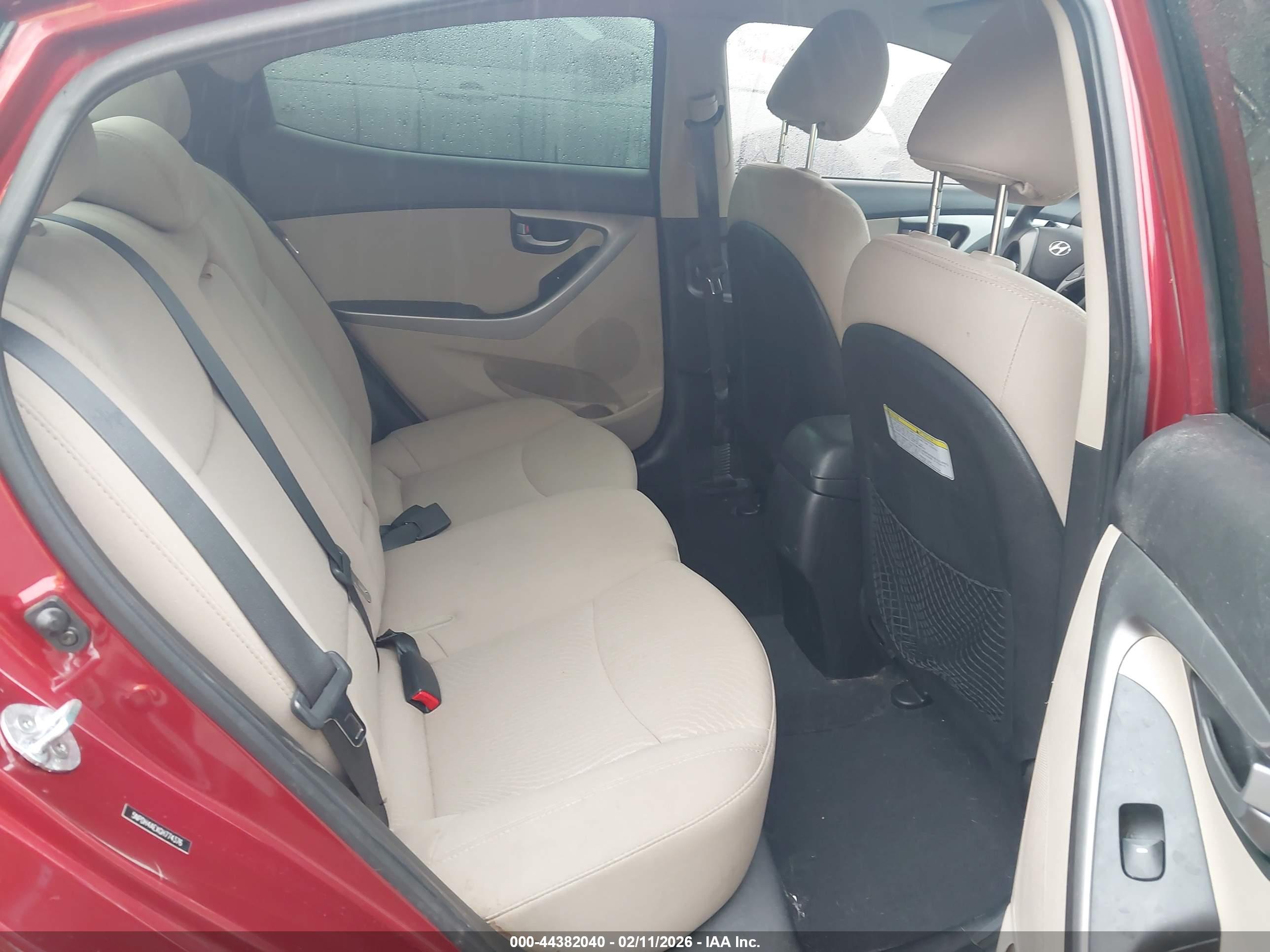 HYUNDAI ELANTRA image 8