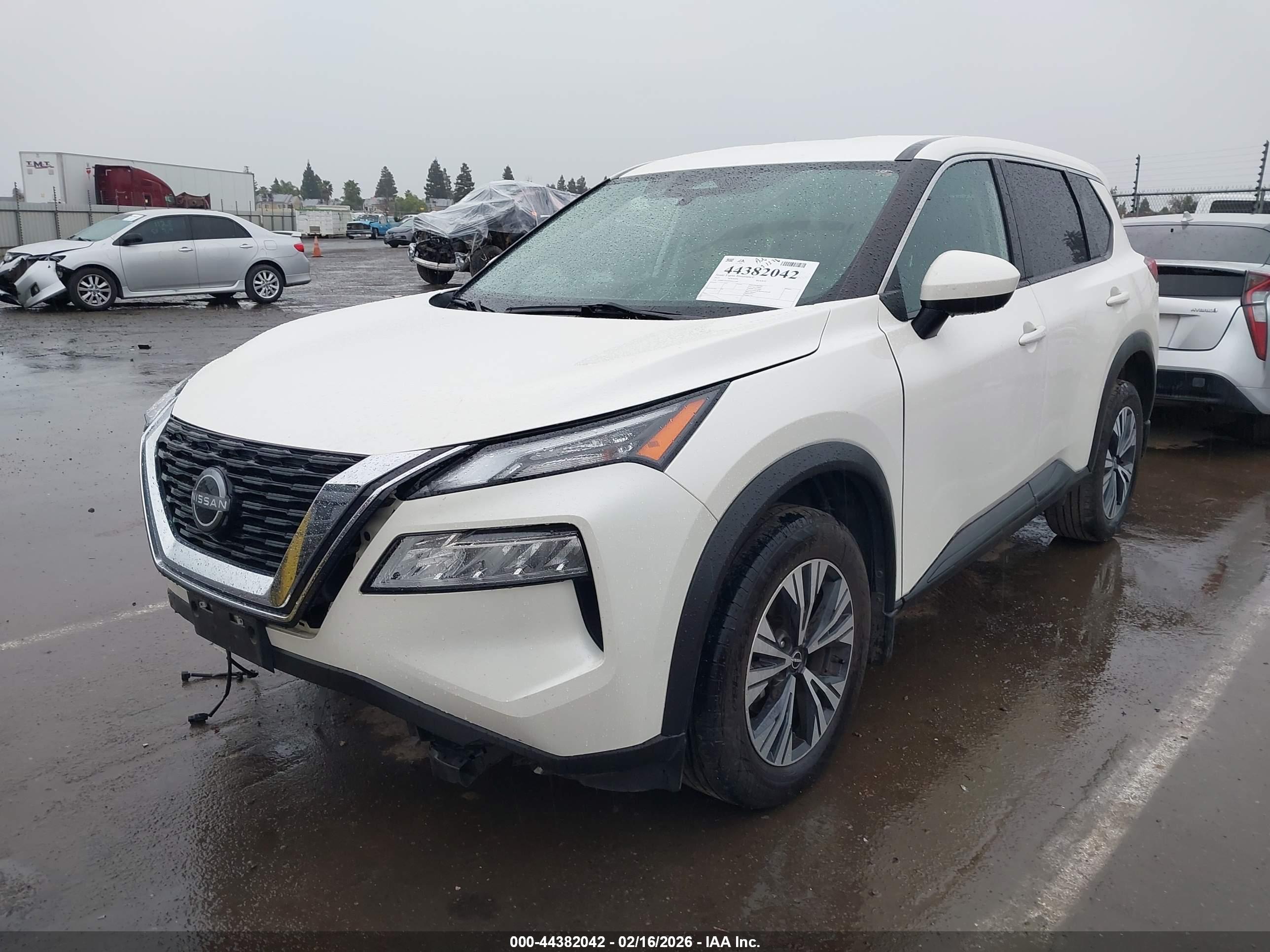 NISSAN ROGUE image 2