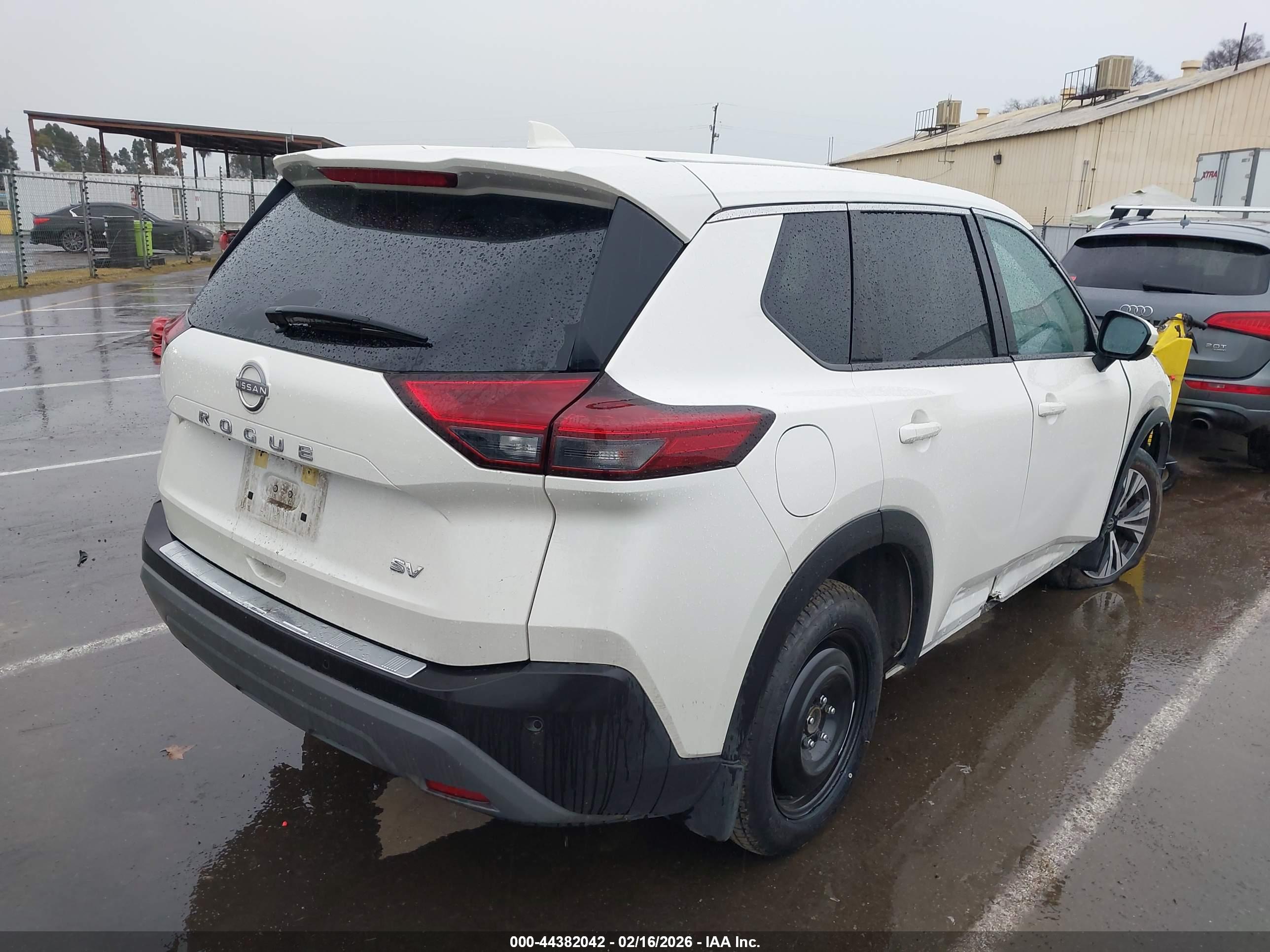 NISSAN ROGUE image 4