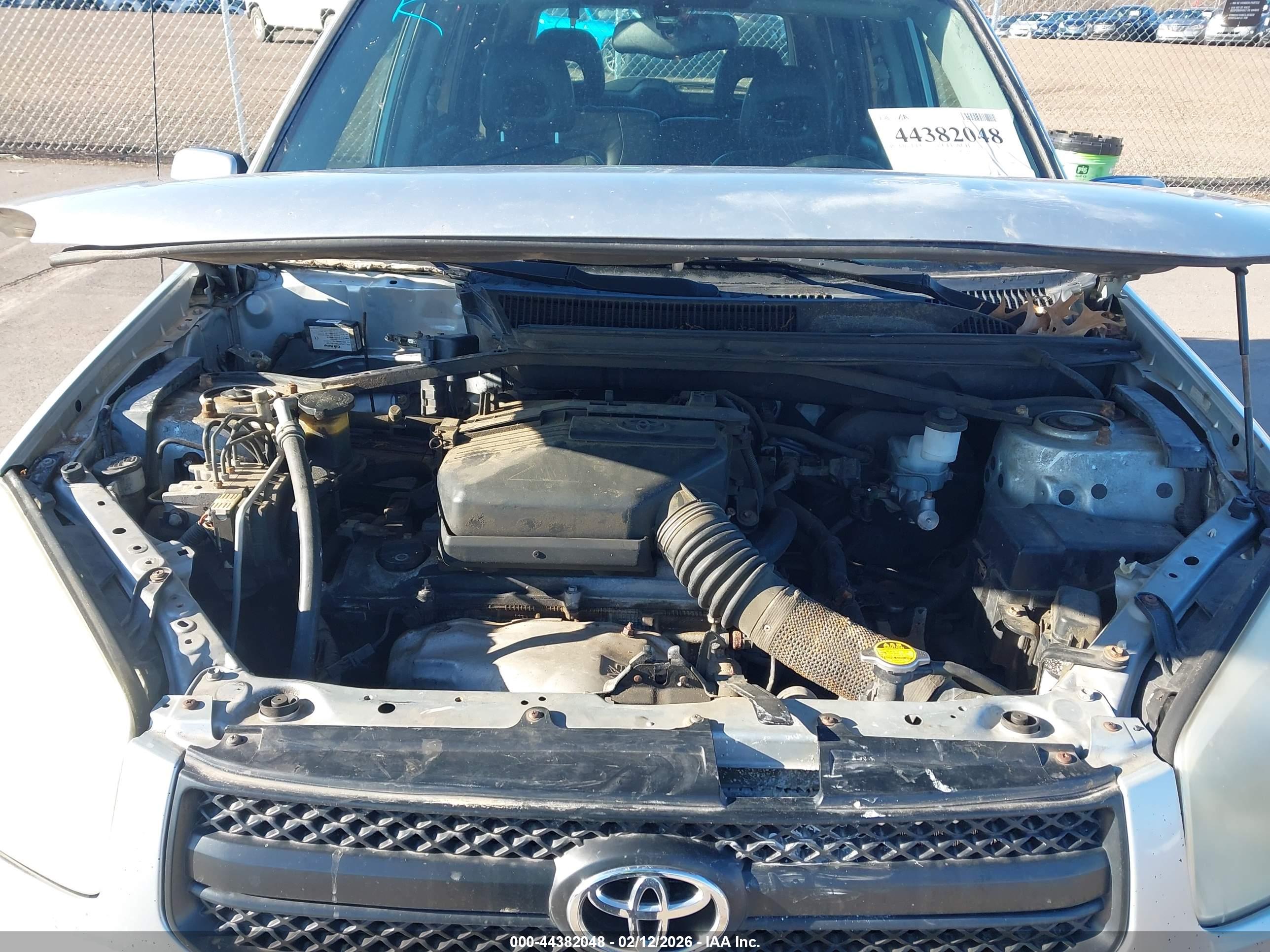 TOYOTA RAV4 image 10