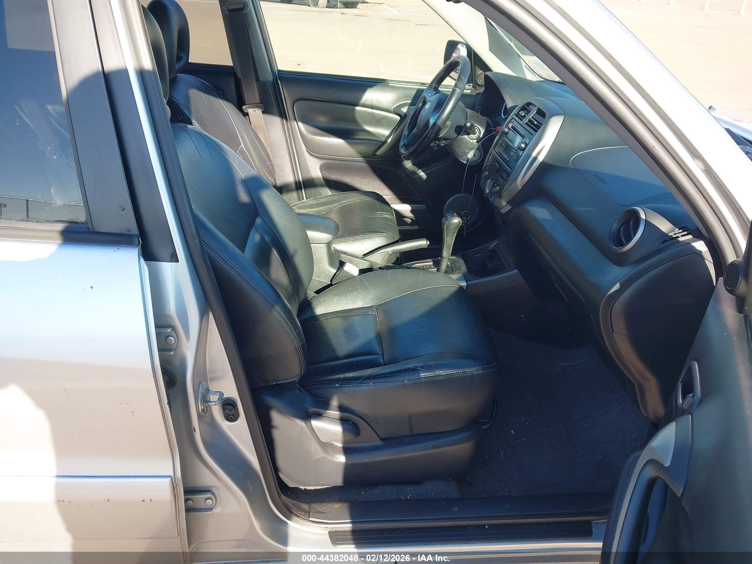 TOYOTA RAV4 image 5
