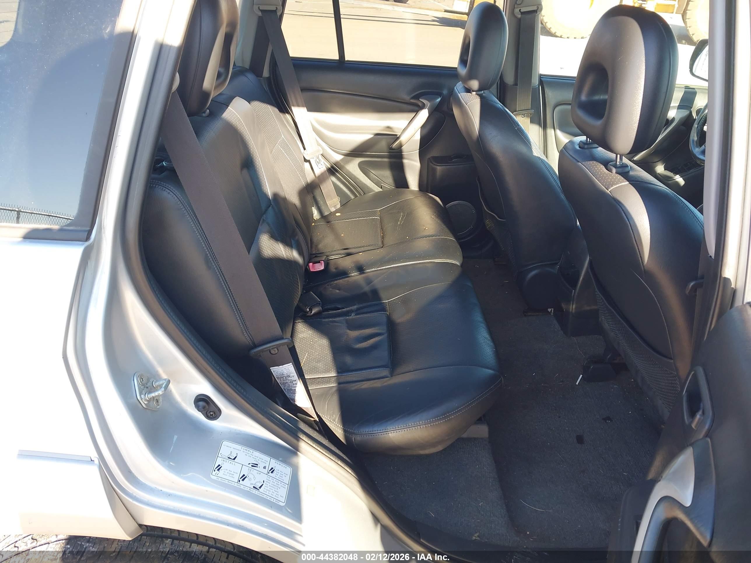 TOYOTA RAV4 image 8