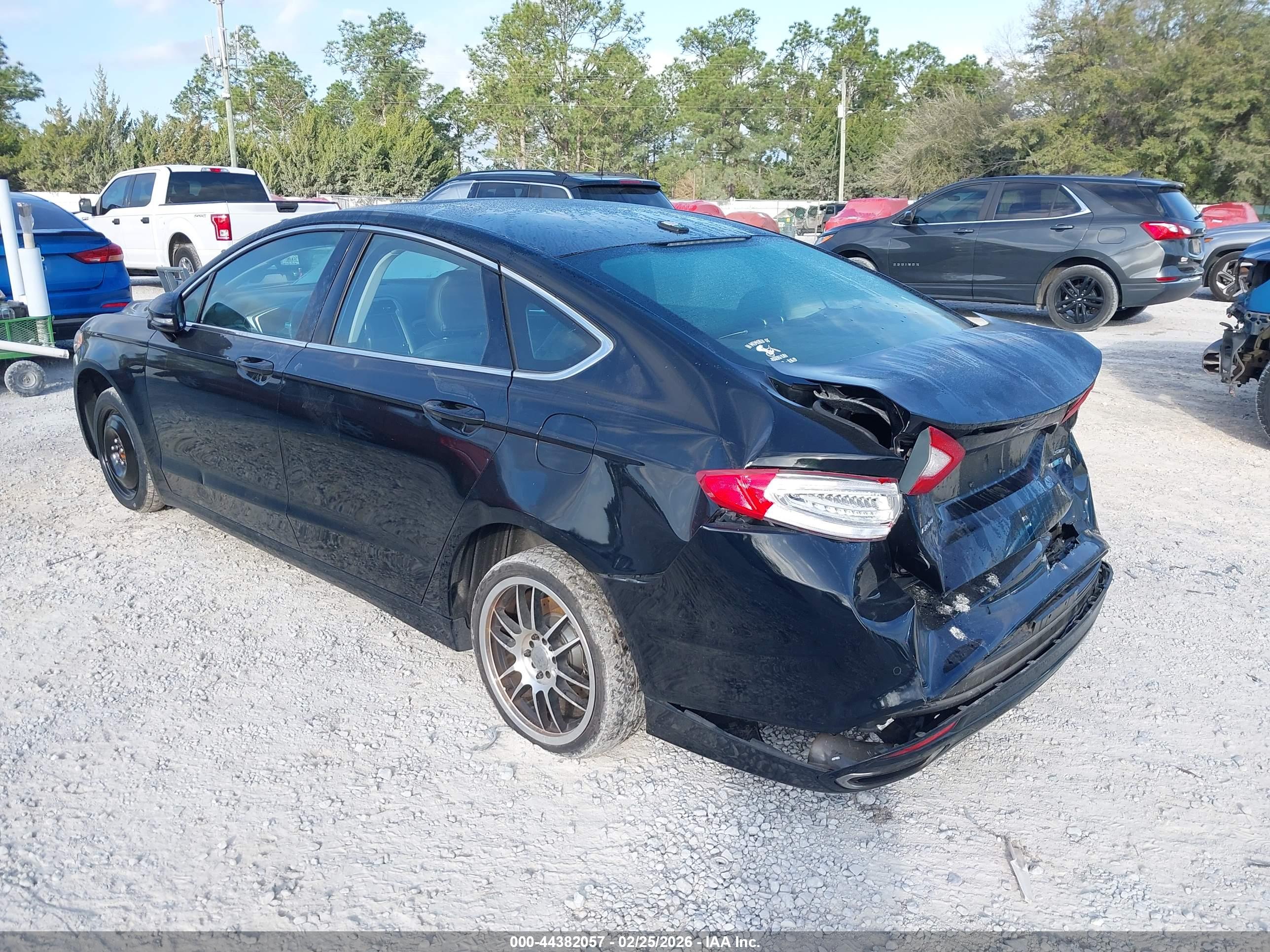 FORD FUSION image 3