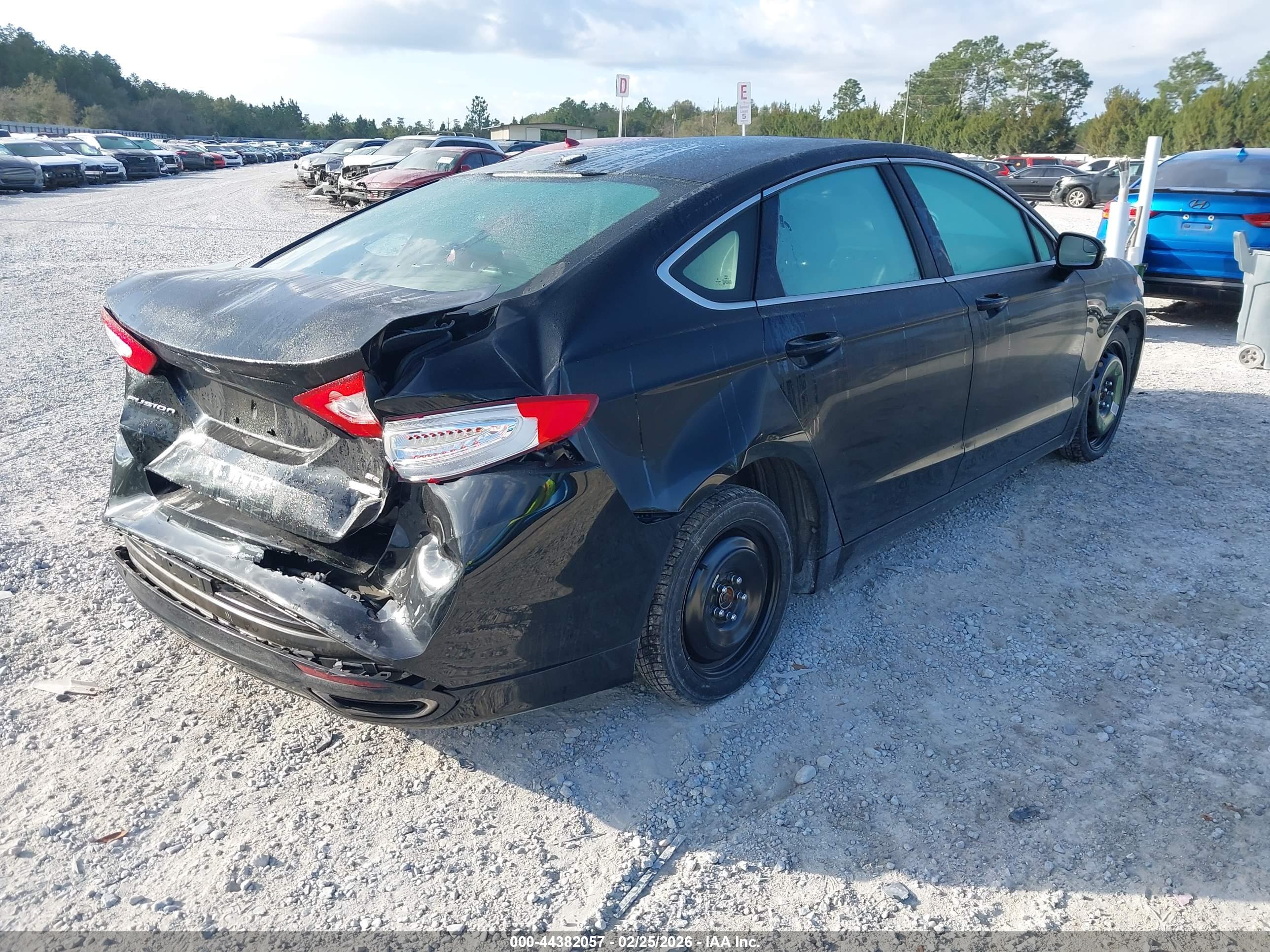 FORD FUSION image 4