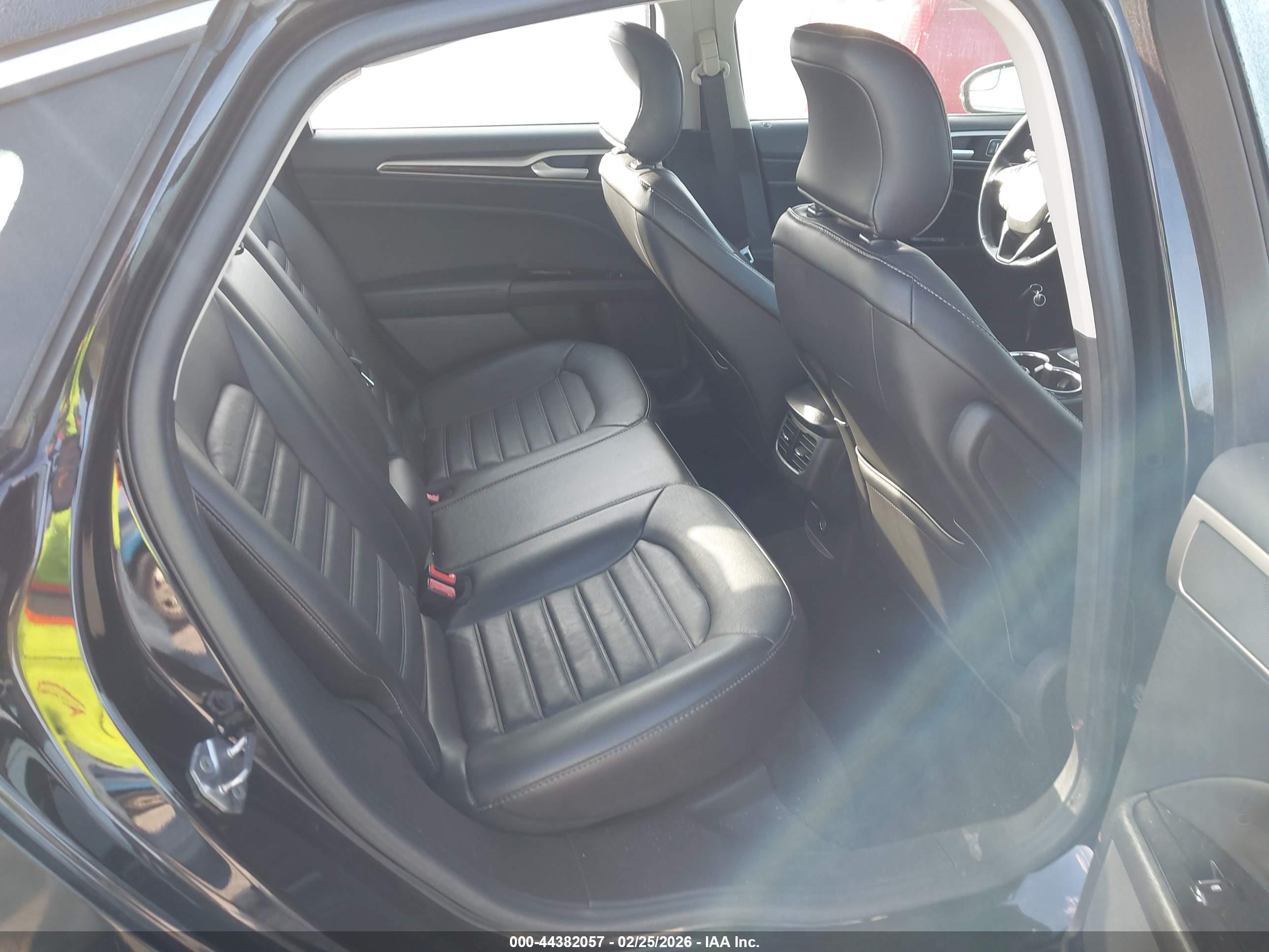 FORD FUSION image 8