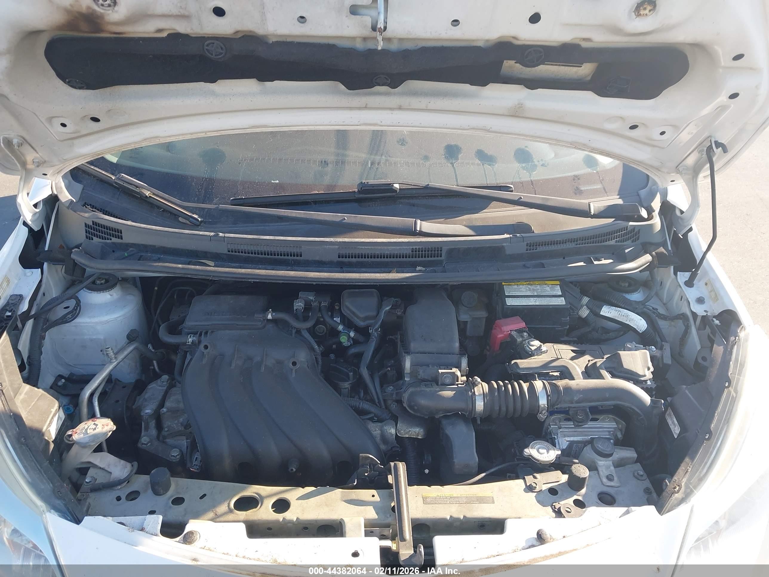NISSAN VERSA image 10