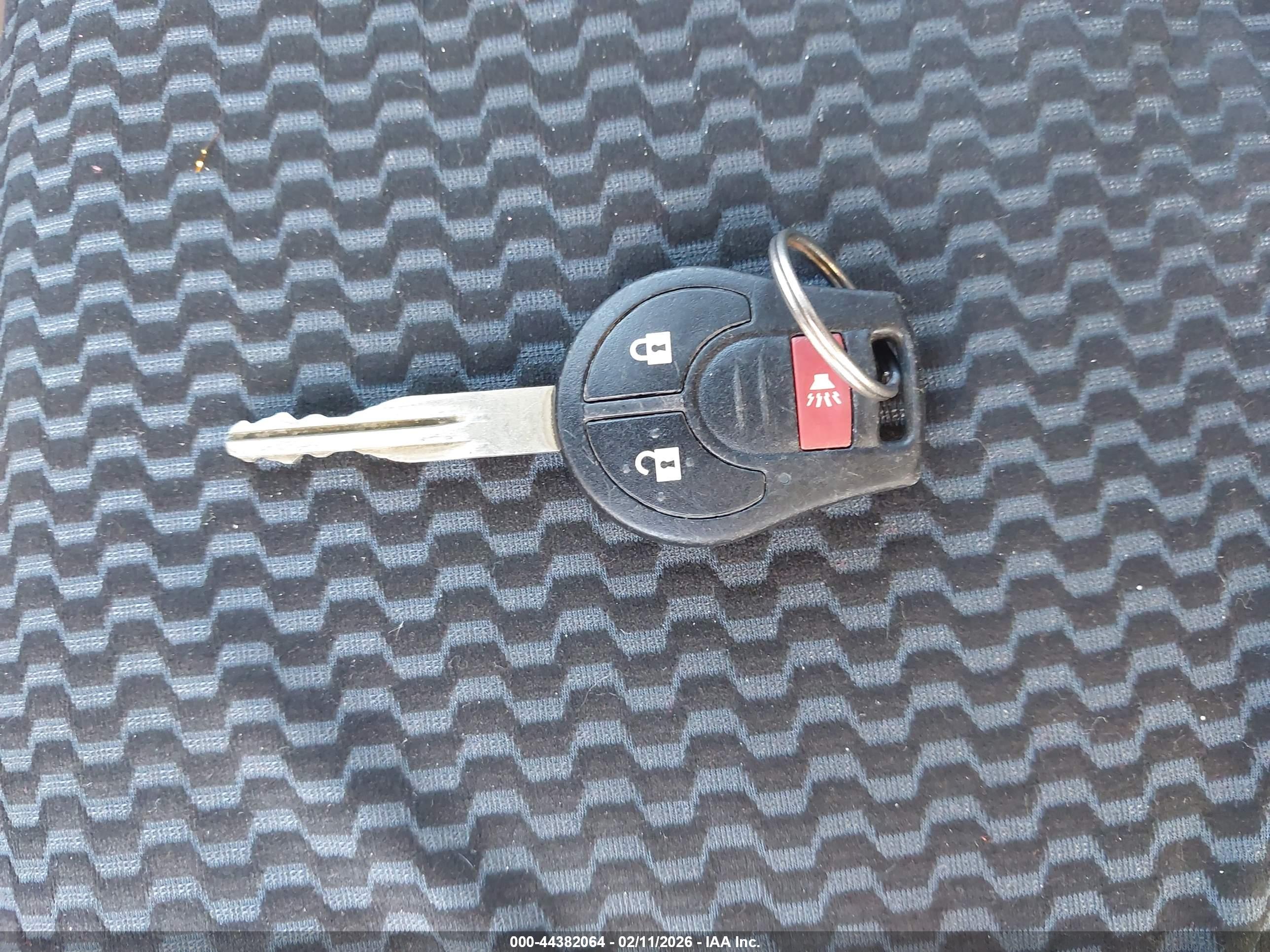 NISSAN VERSA image 11