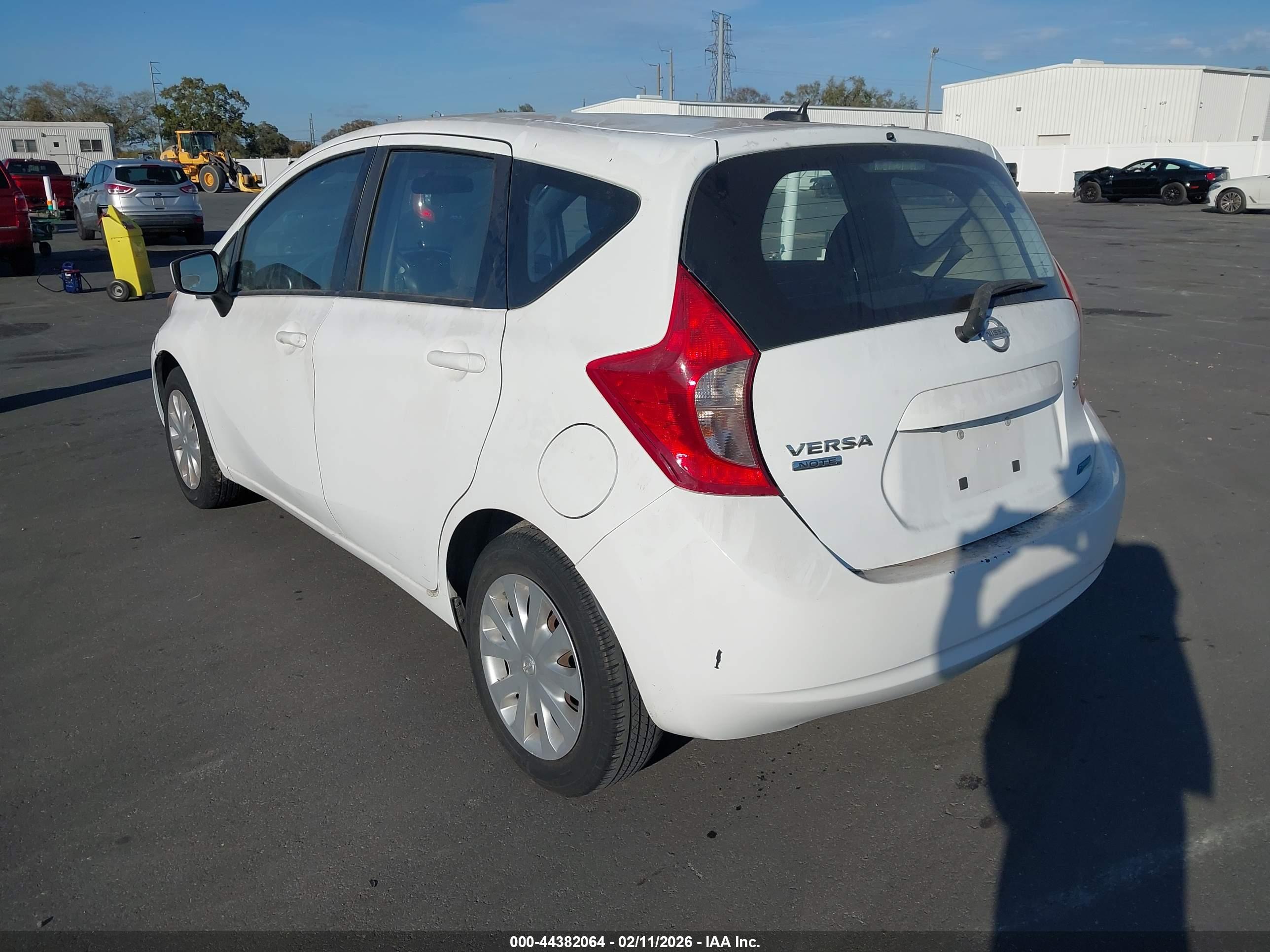 NISSAN VERSA image 3