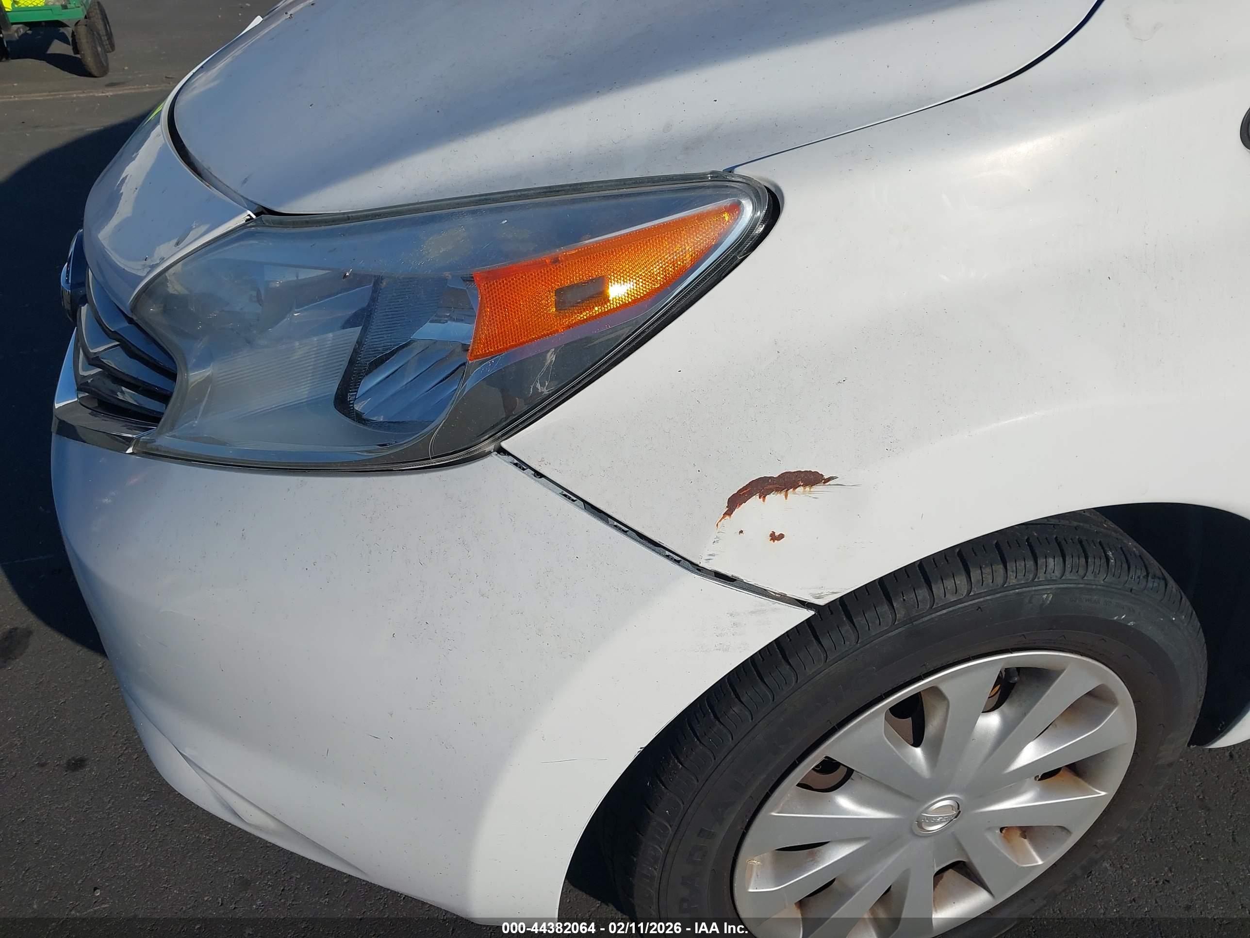 NISSAN VERSA image 6