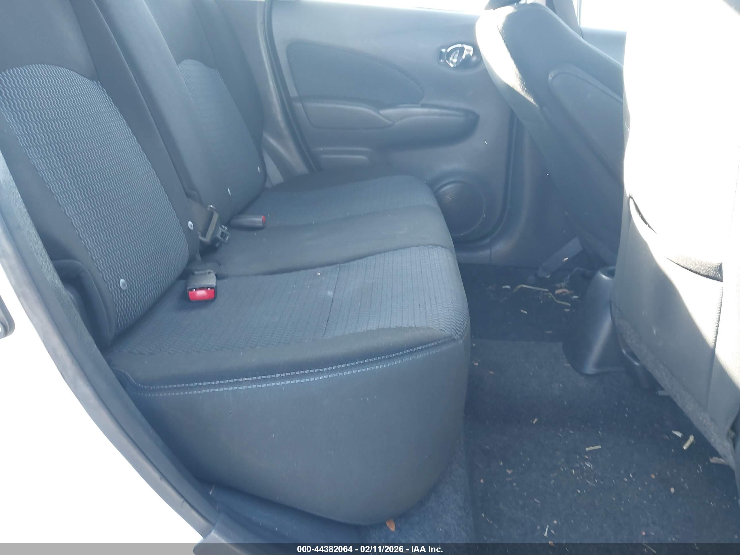 NISSAN VERSA image 8