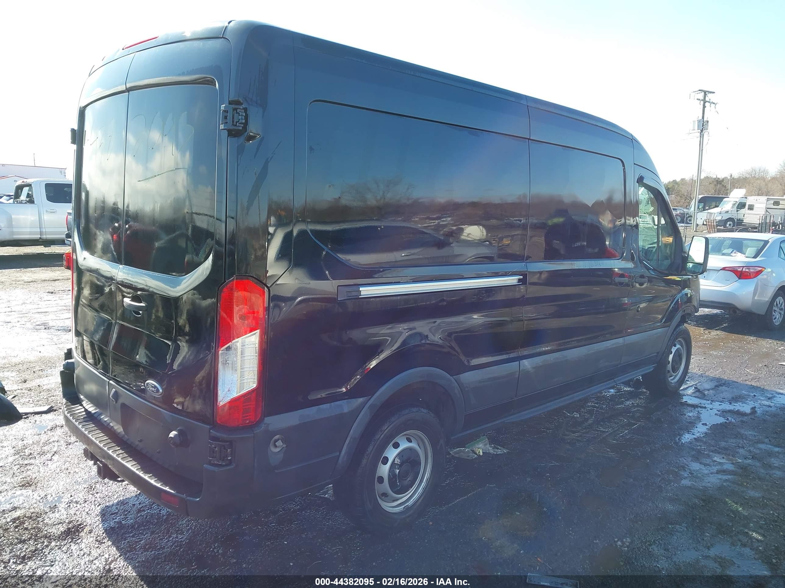 FORD TRANSIT-350 image 4