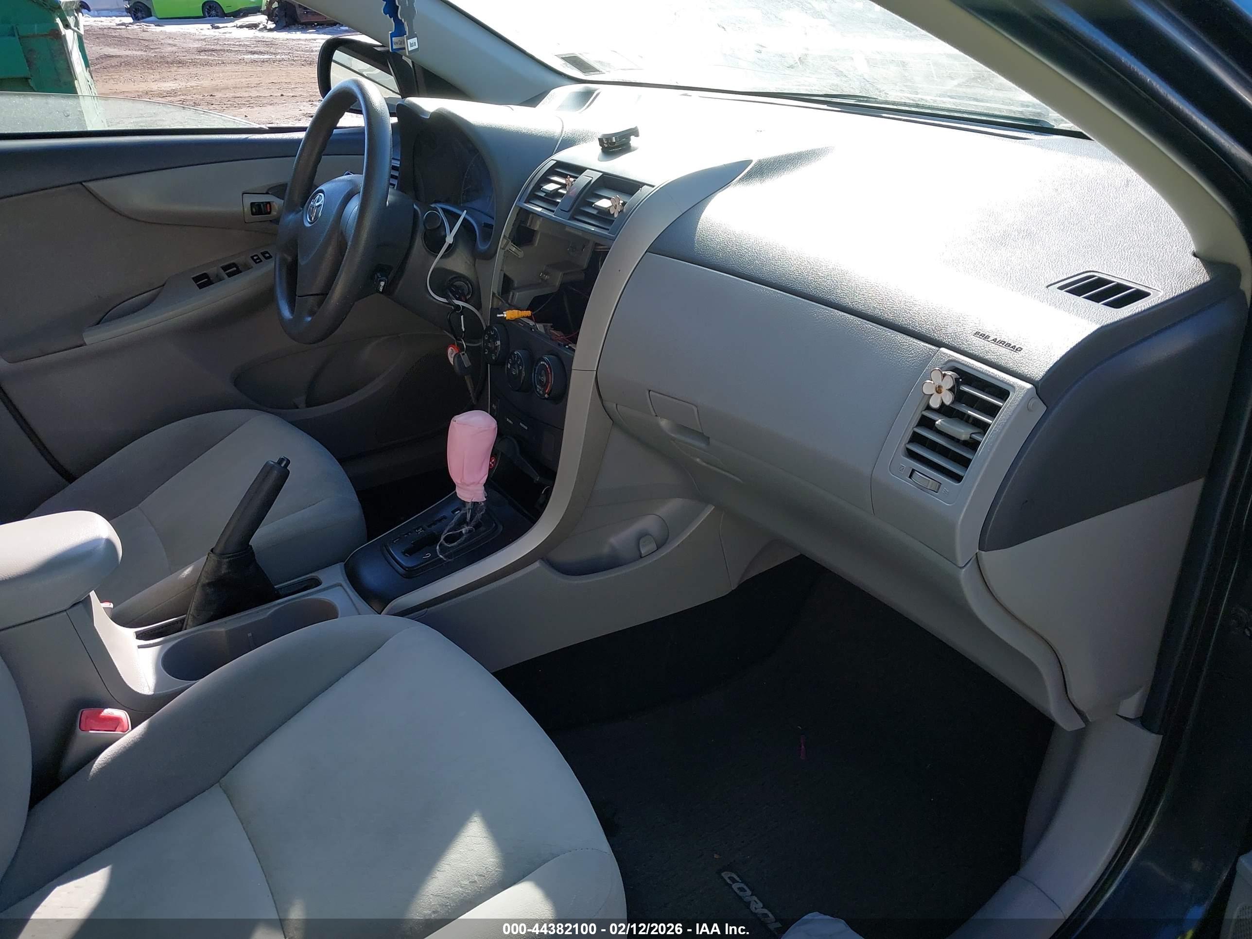 TOYOTA COROLLA image 5