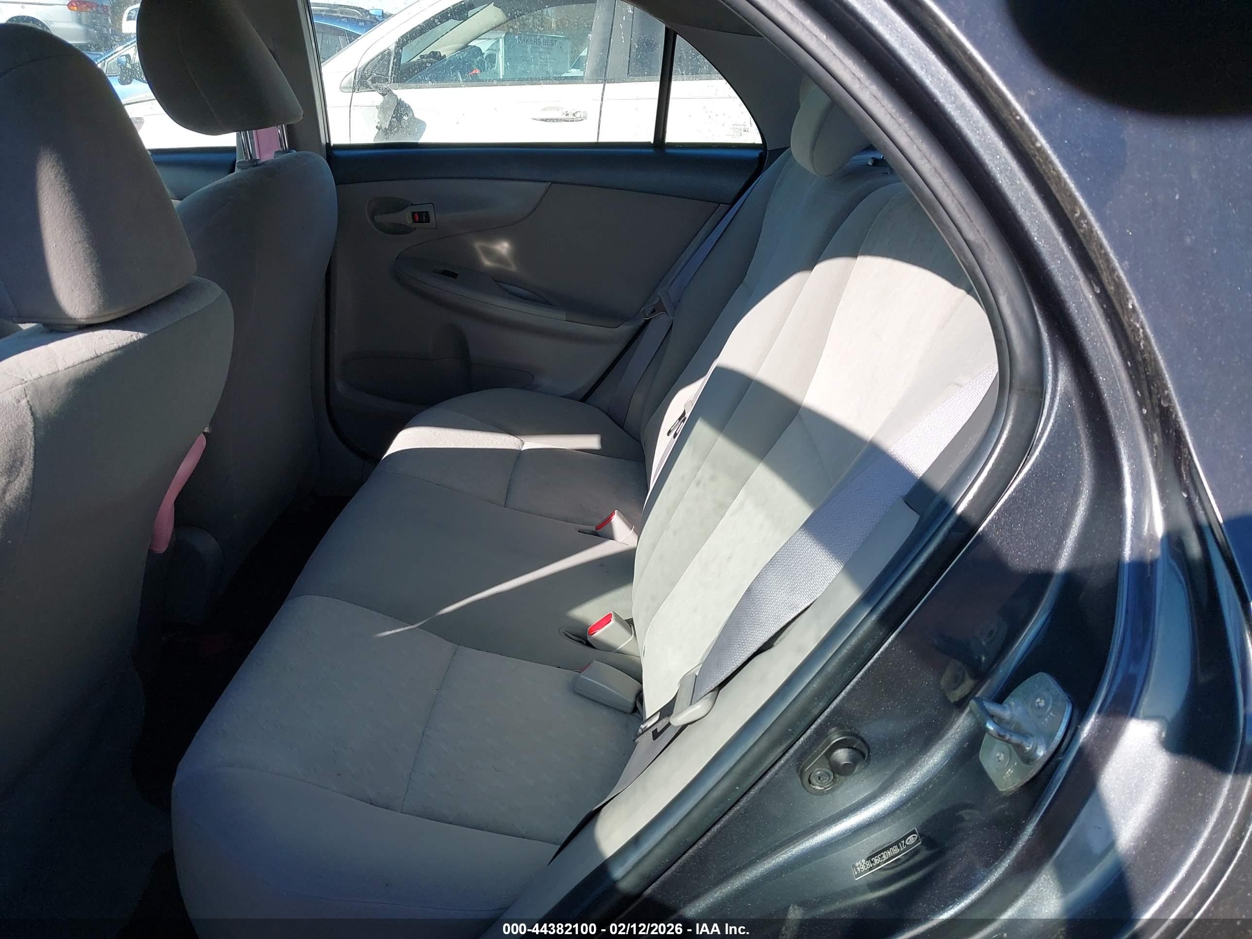TOYOTA COROLLA image 8