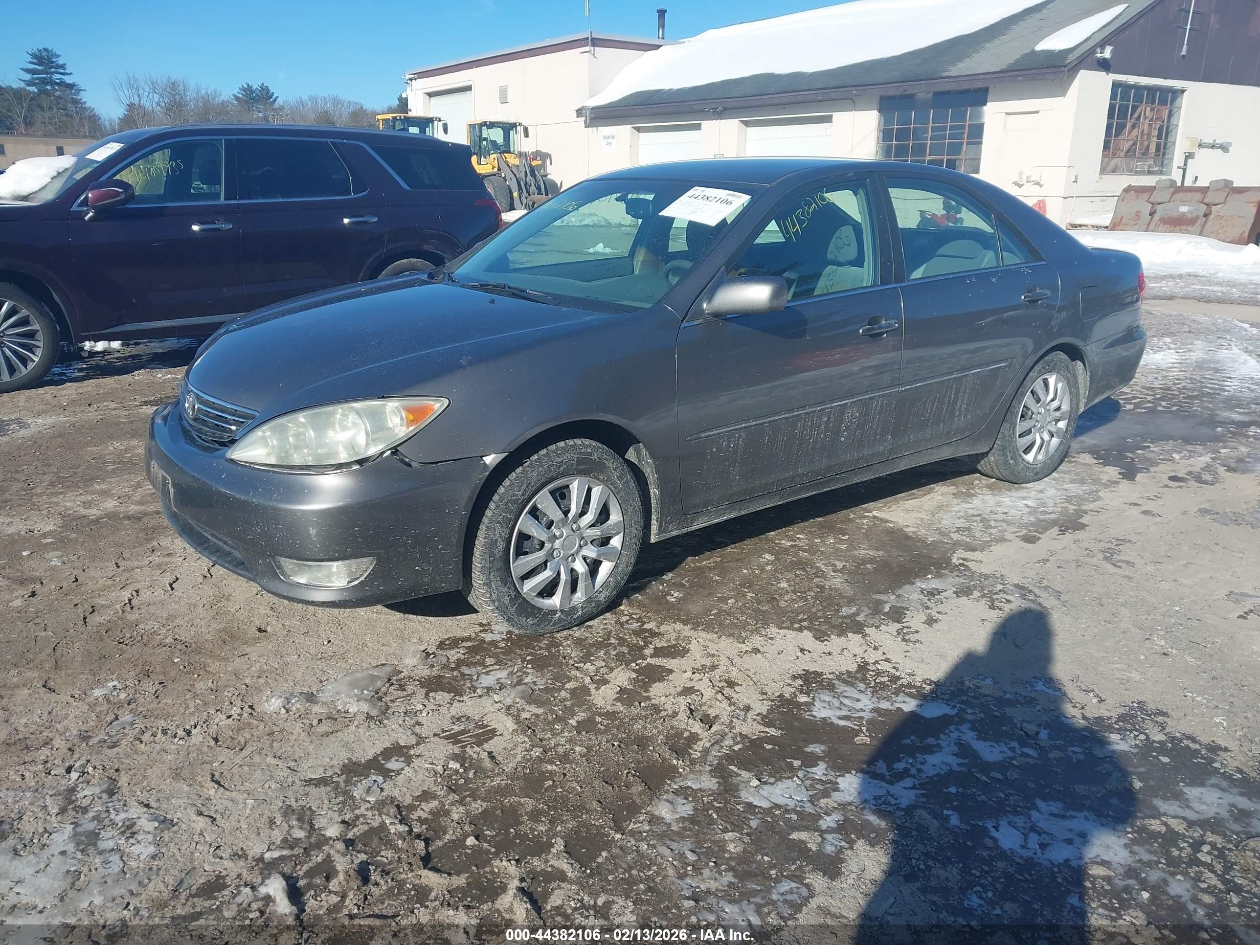 TOYOTA CAMRY image 2