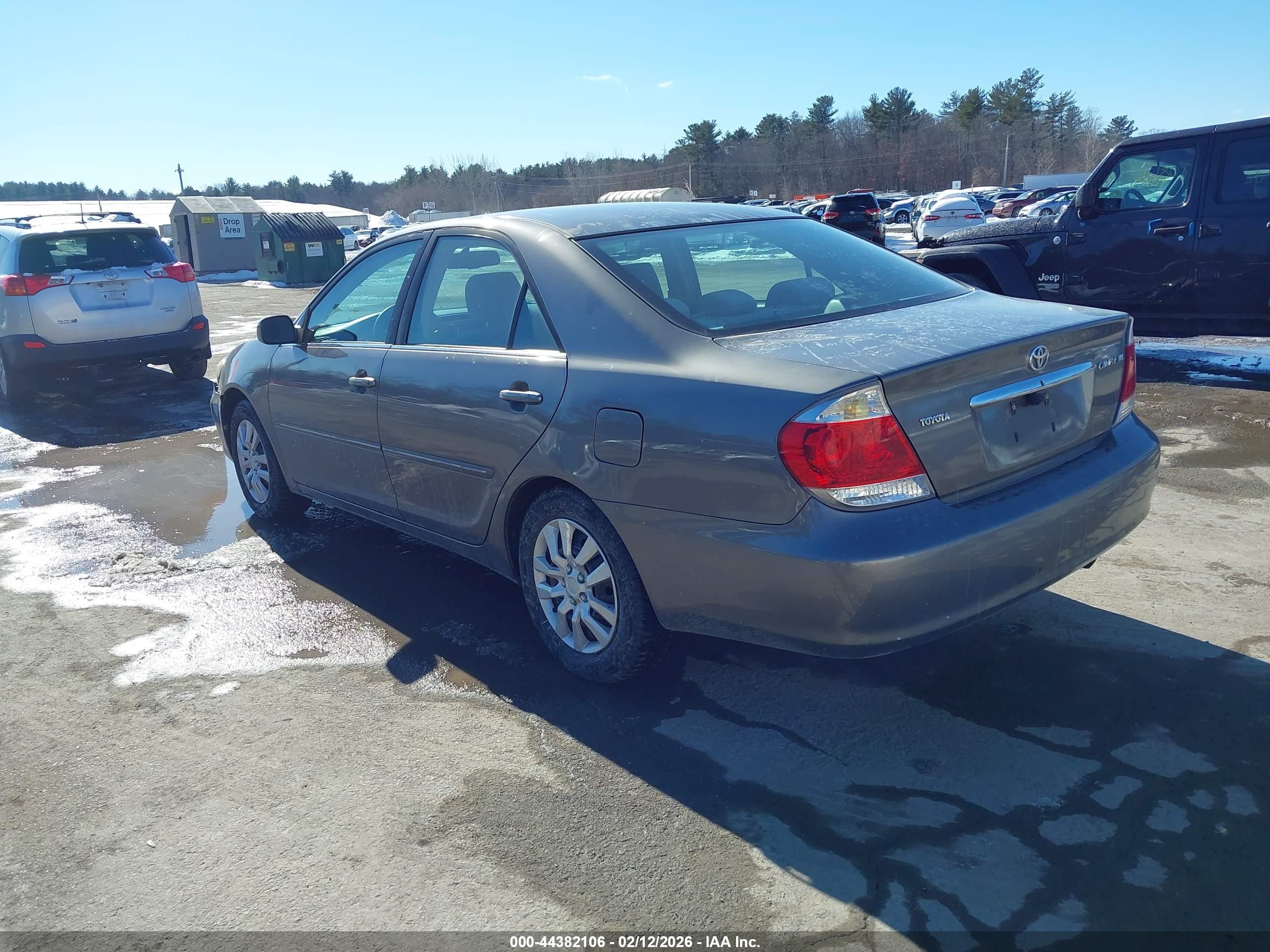 TOYOTA CAMRY image 3