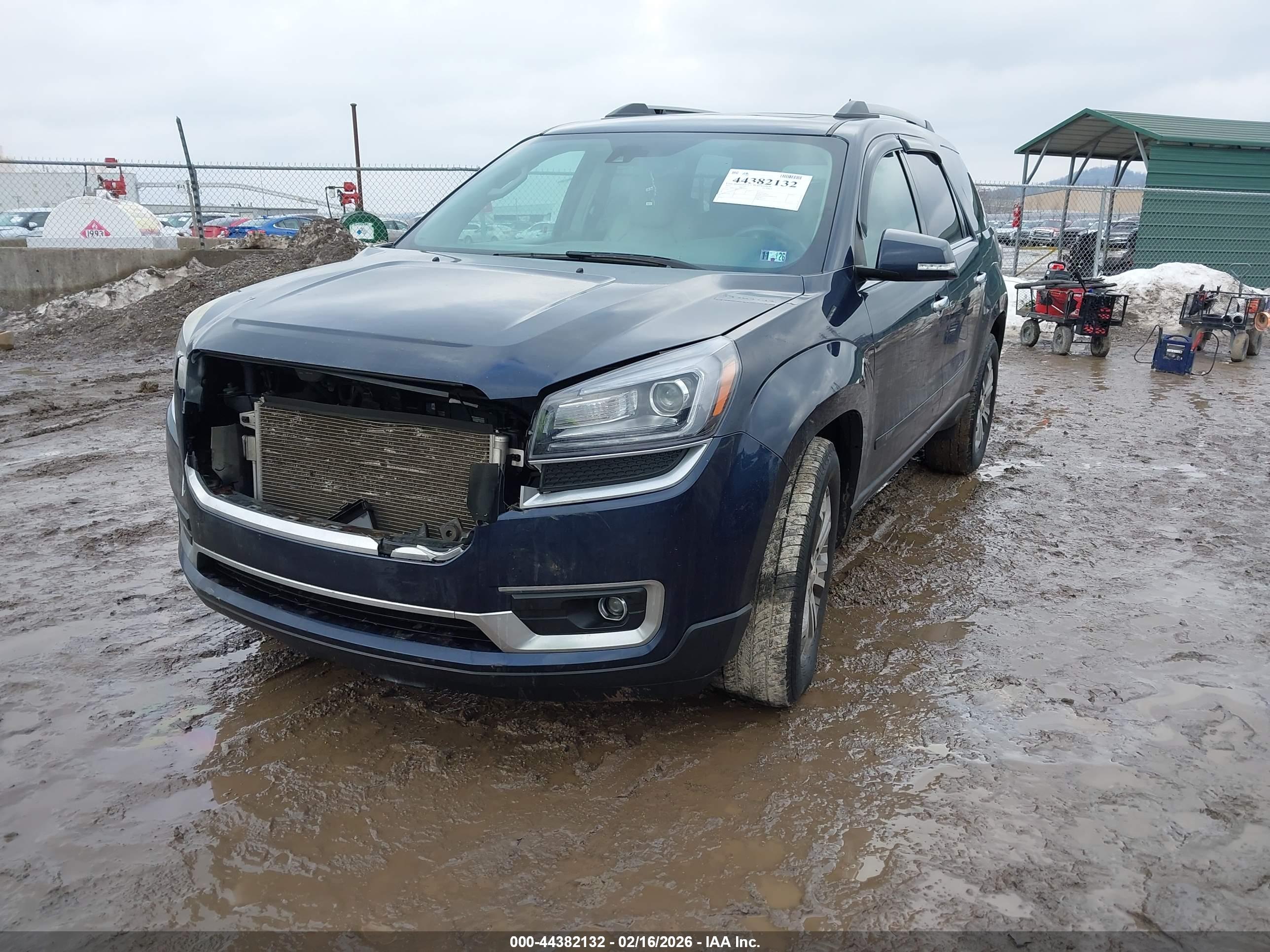 GMC ACADIA image 2